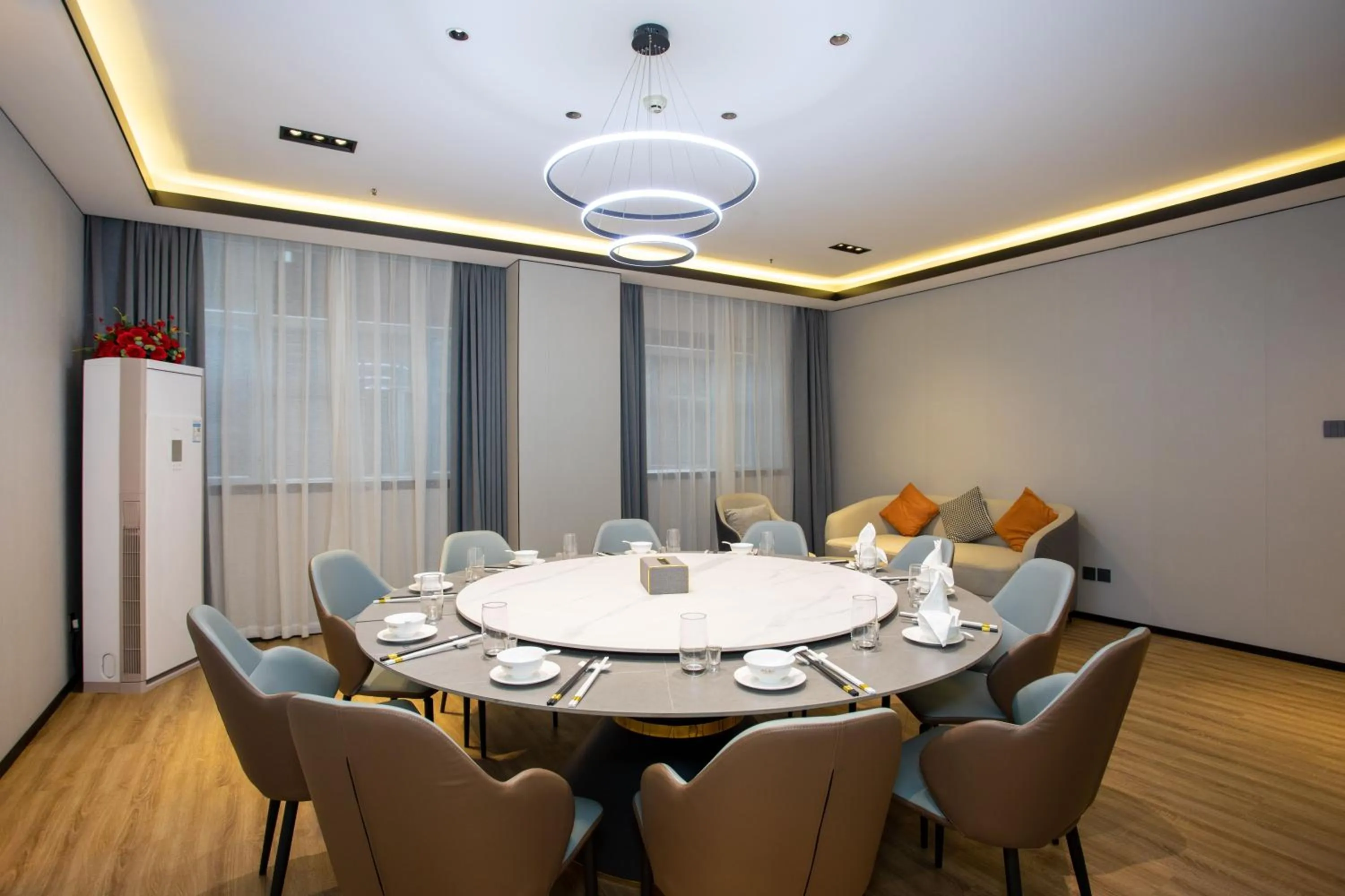 Restaurant/places to eat in VX Hotel Shanghai Yixian Road Dabaishu