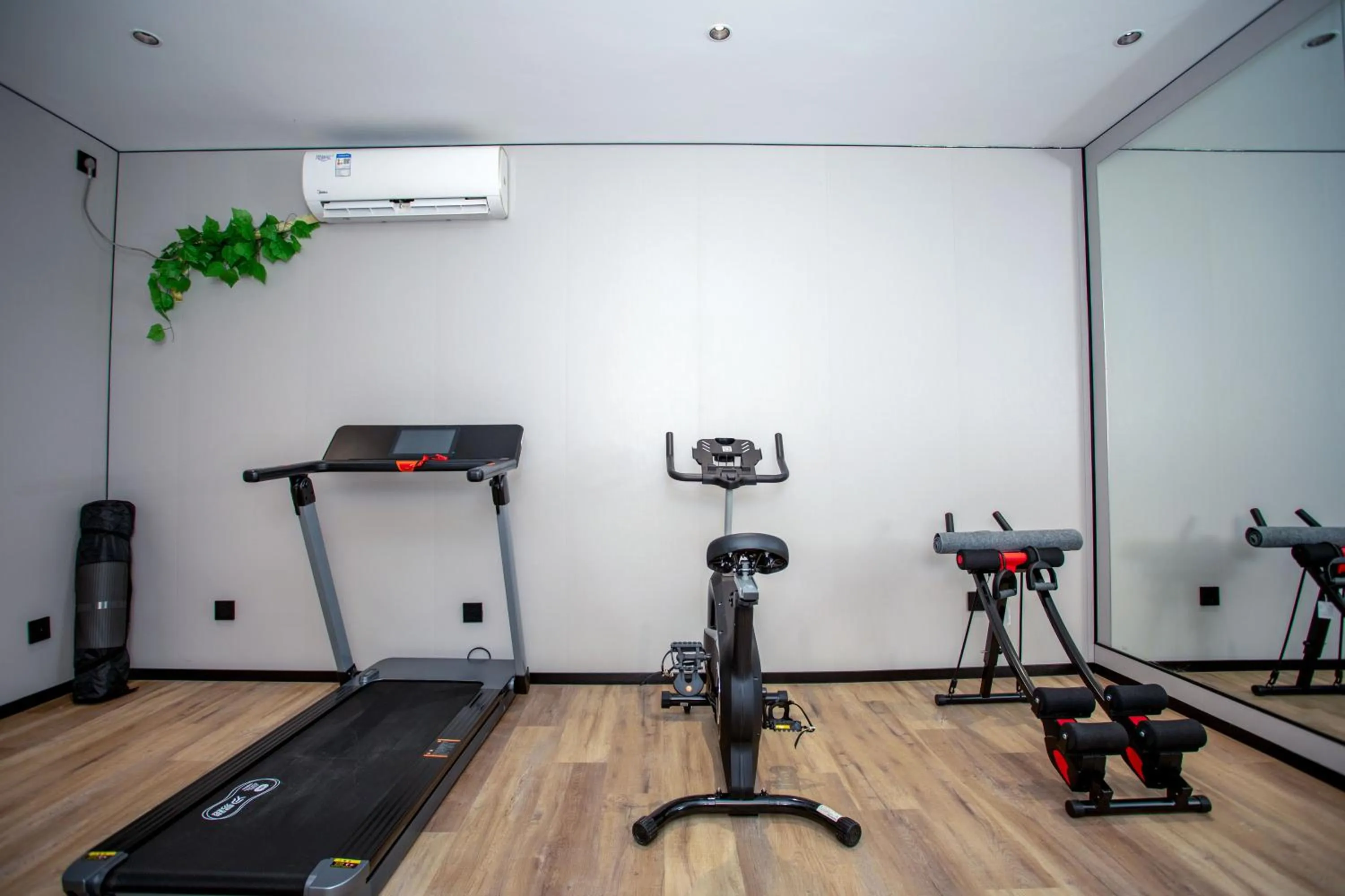 Fitness centre/facilities in VX Hotel Shanghai Yixian Road Dabaishu