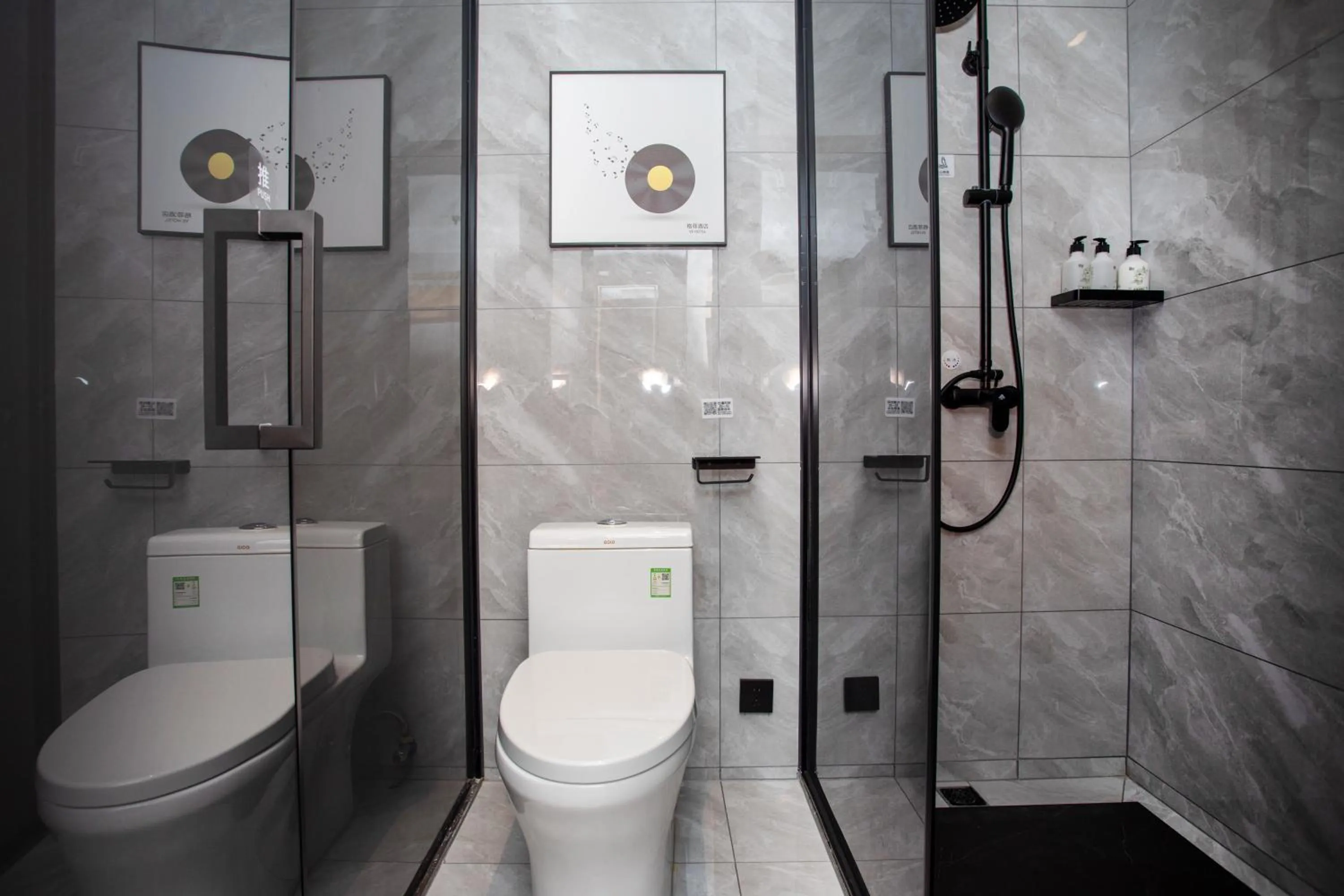 Shower in VX Hotel Shanghai Yixian Road Dabaishu