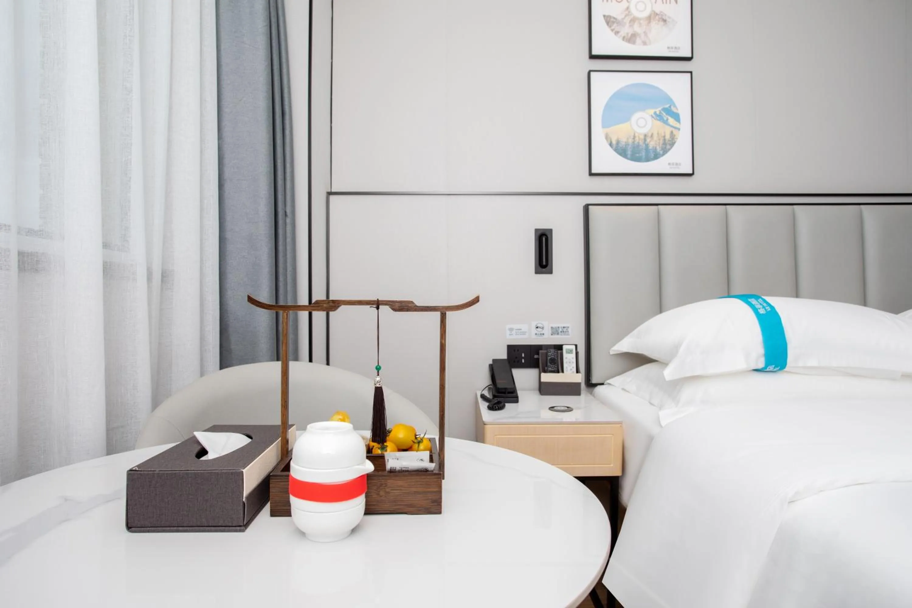 Bed in VX Hotel Shanghai Yixian Road Dabaishu