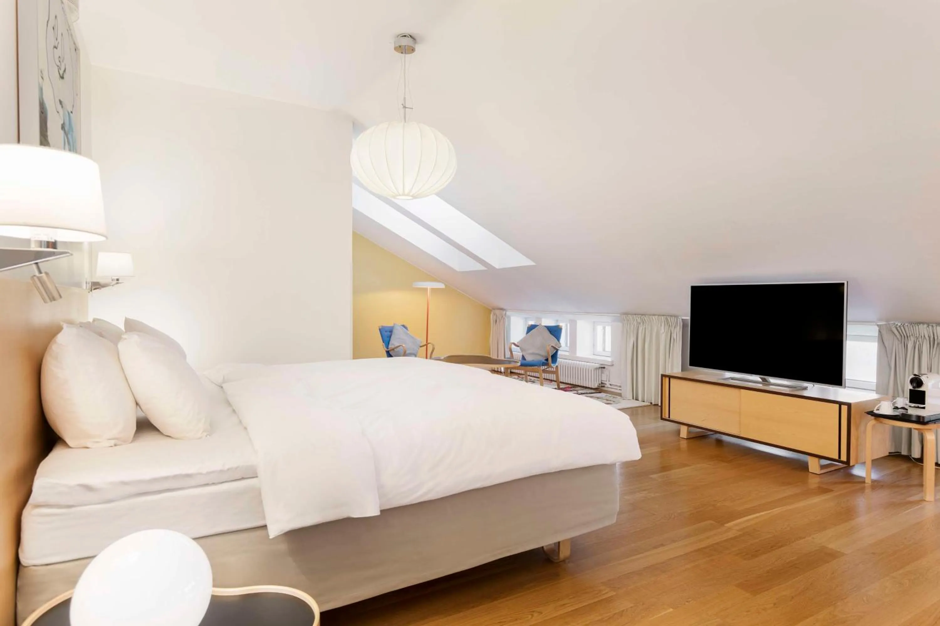 Bedroom, Bed in Radisson Blu Aleksanteri Hotel, Helsinki