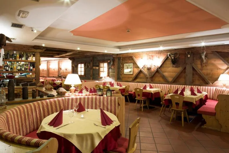 Restaurant/places to eat in Sport Hotel Majarè