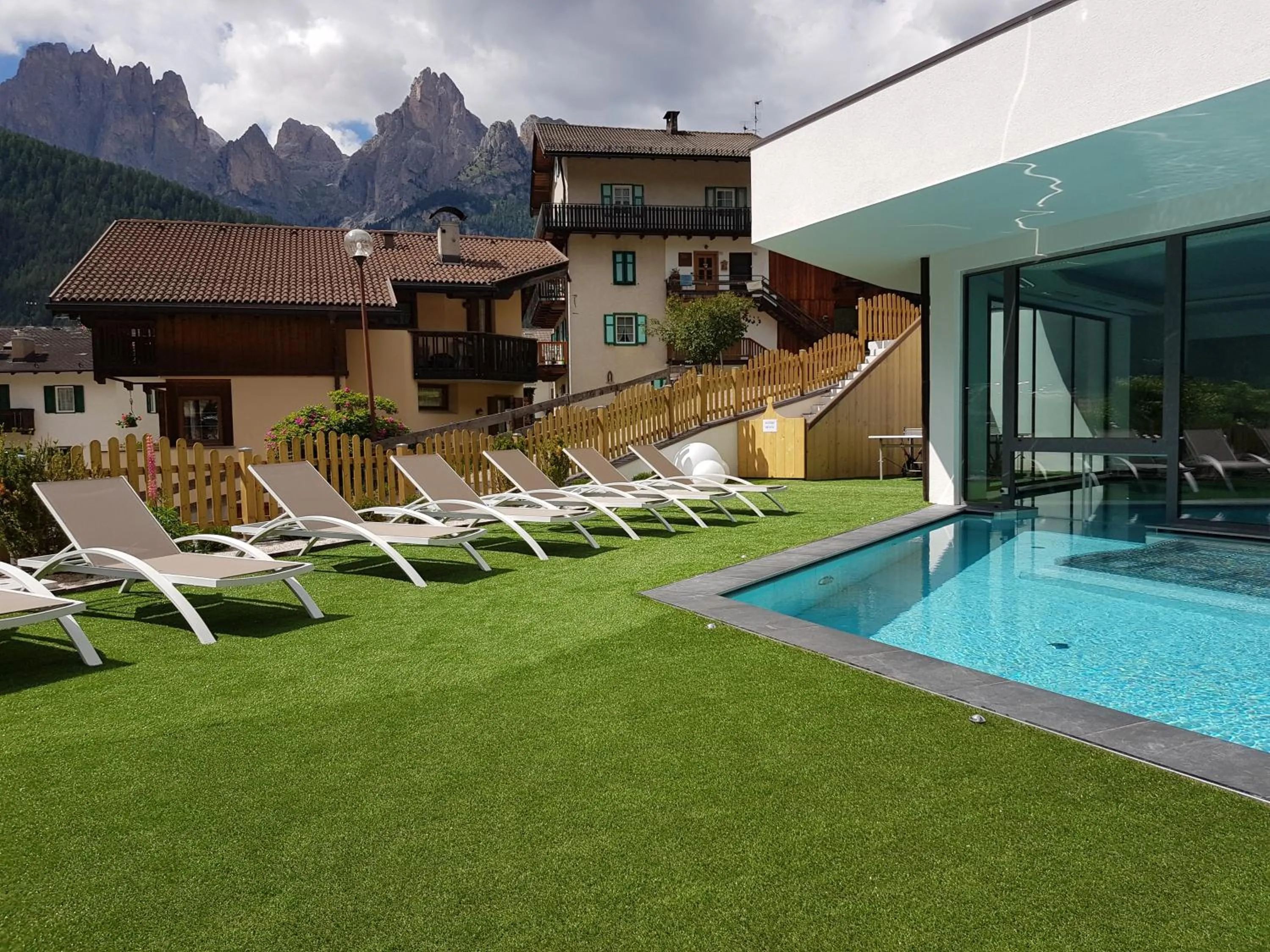 Swimming pool in Sport Hotel Majarè