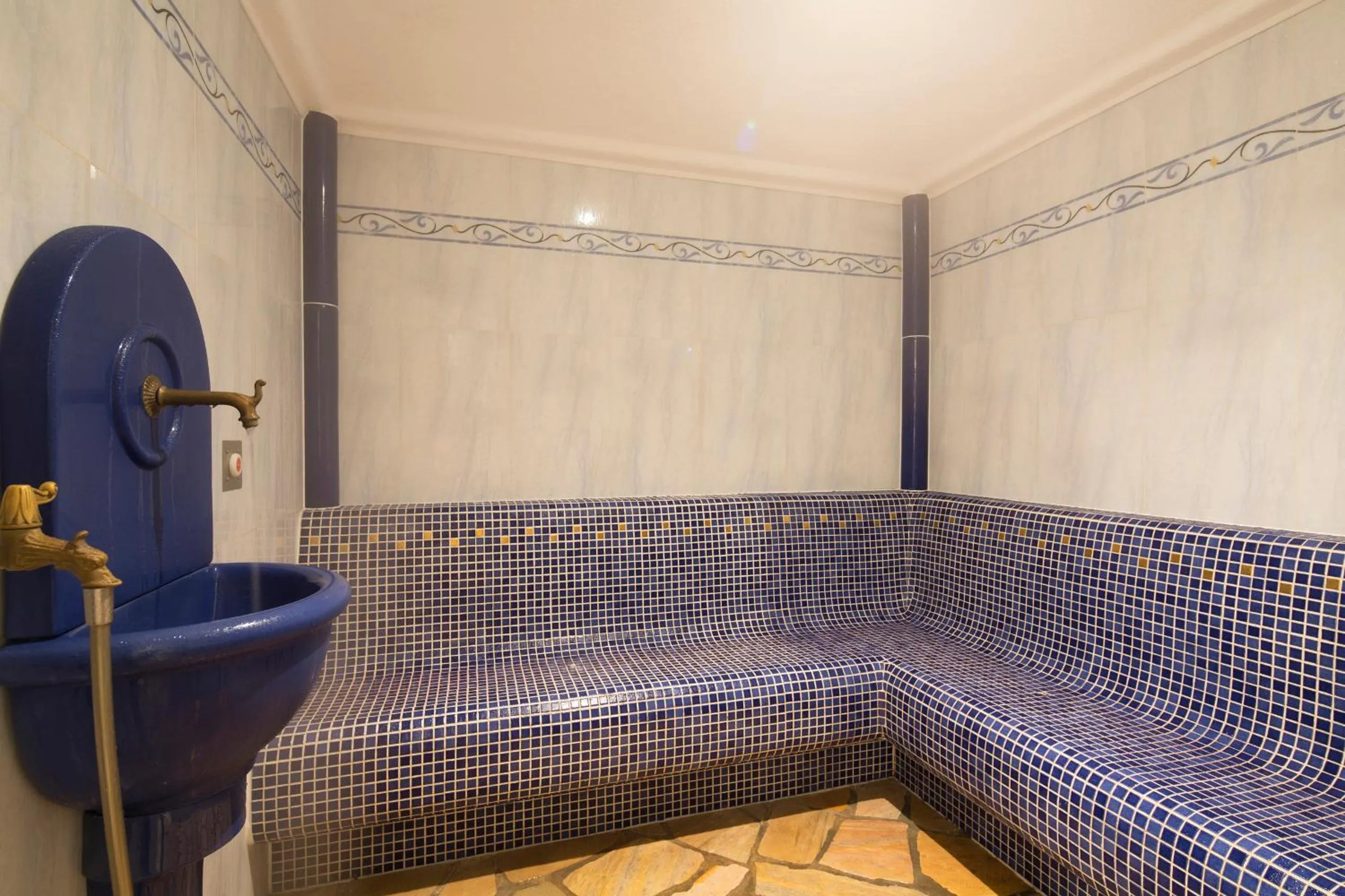 Steam room in Sport Hotel Majarè