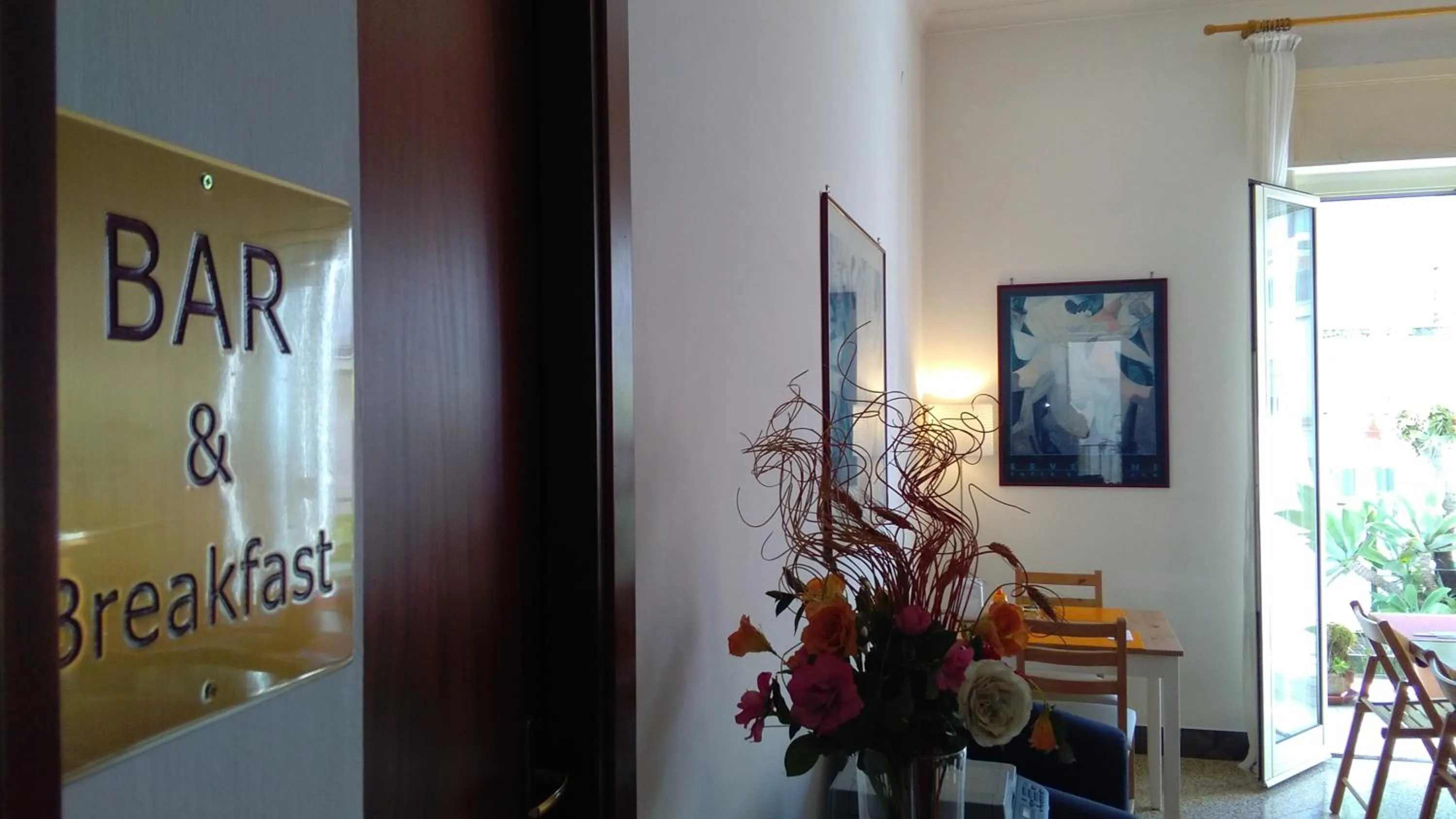 Restaurant/places to eat in Ariston Petit Hotel