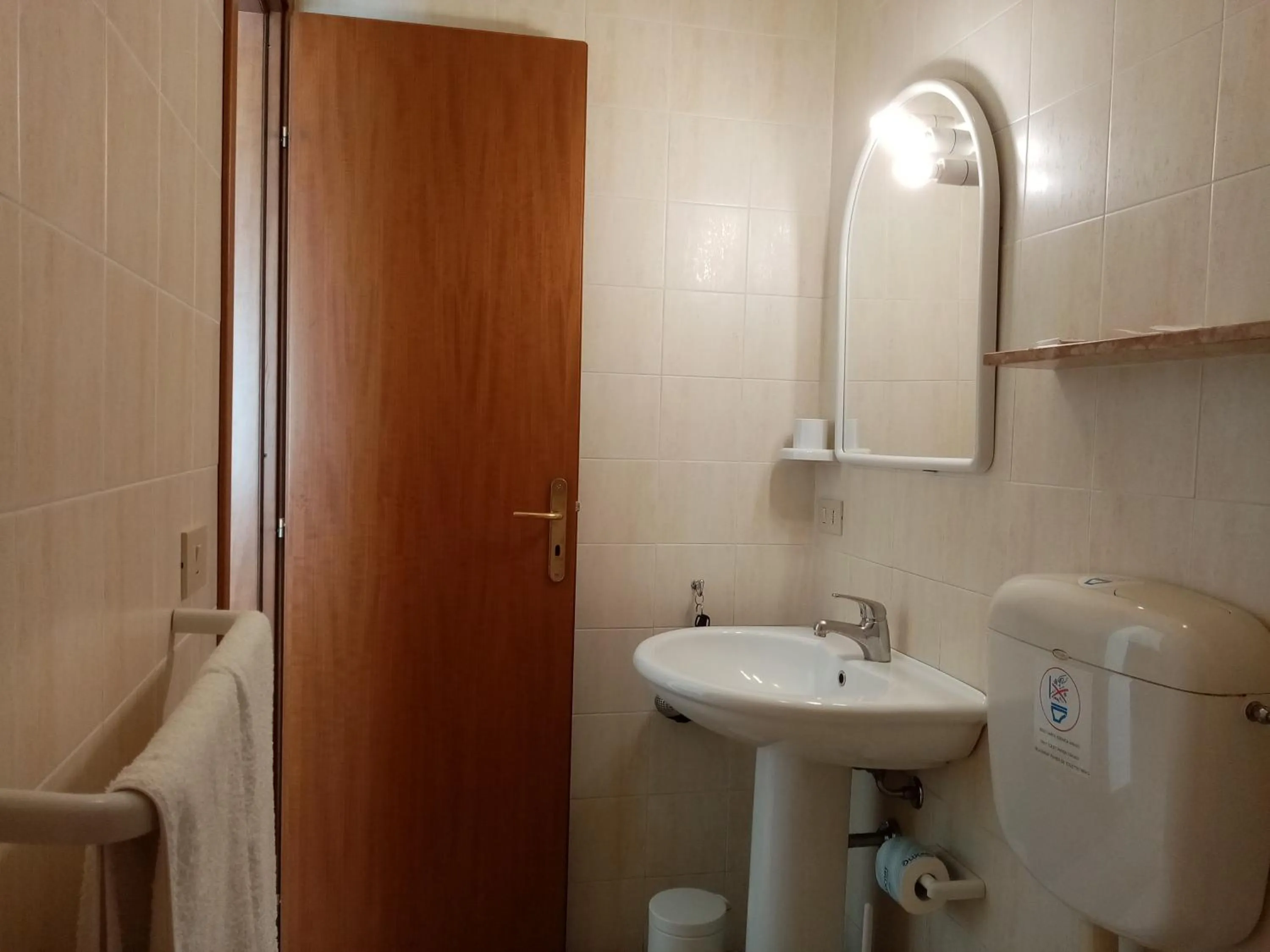 Bathroom in Ariston Petit Hotel