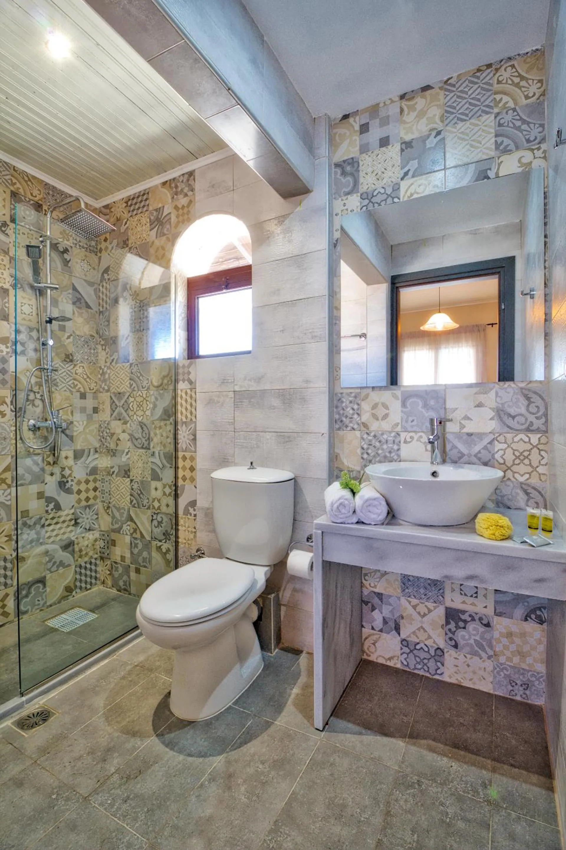 Shower in Two Brothers Studios & Apts