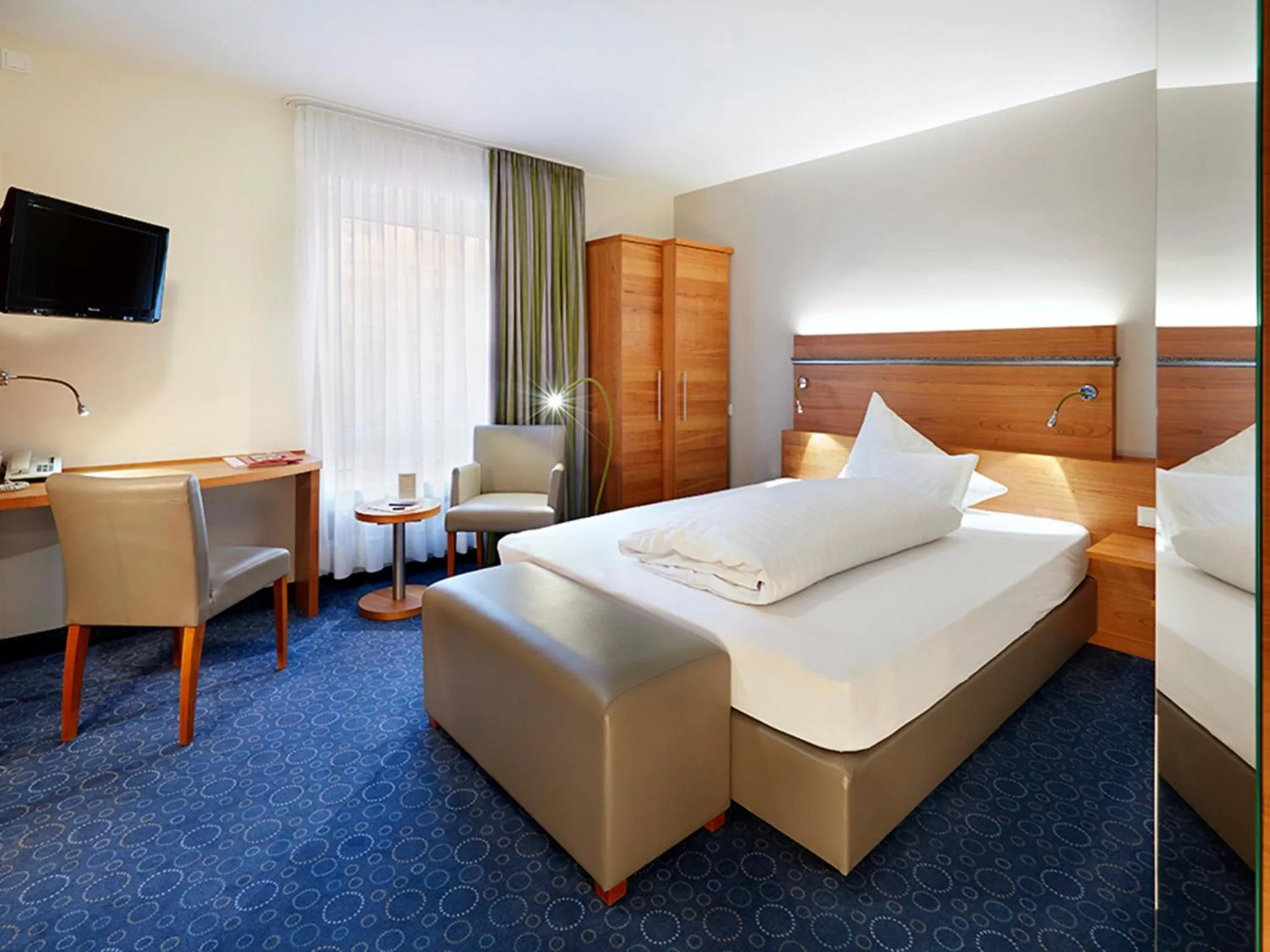 Bed in Hotel Zum Goldenen Ochsen am Schlossgarten