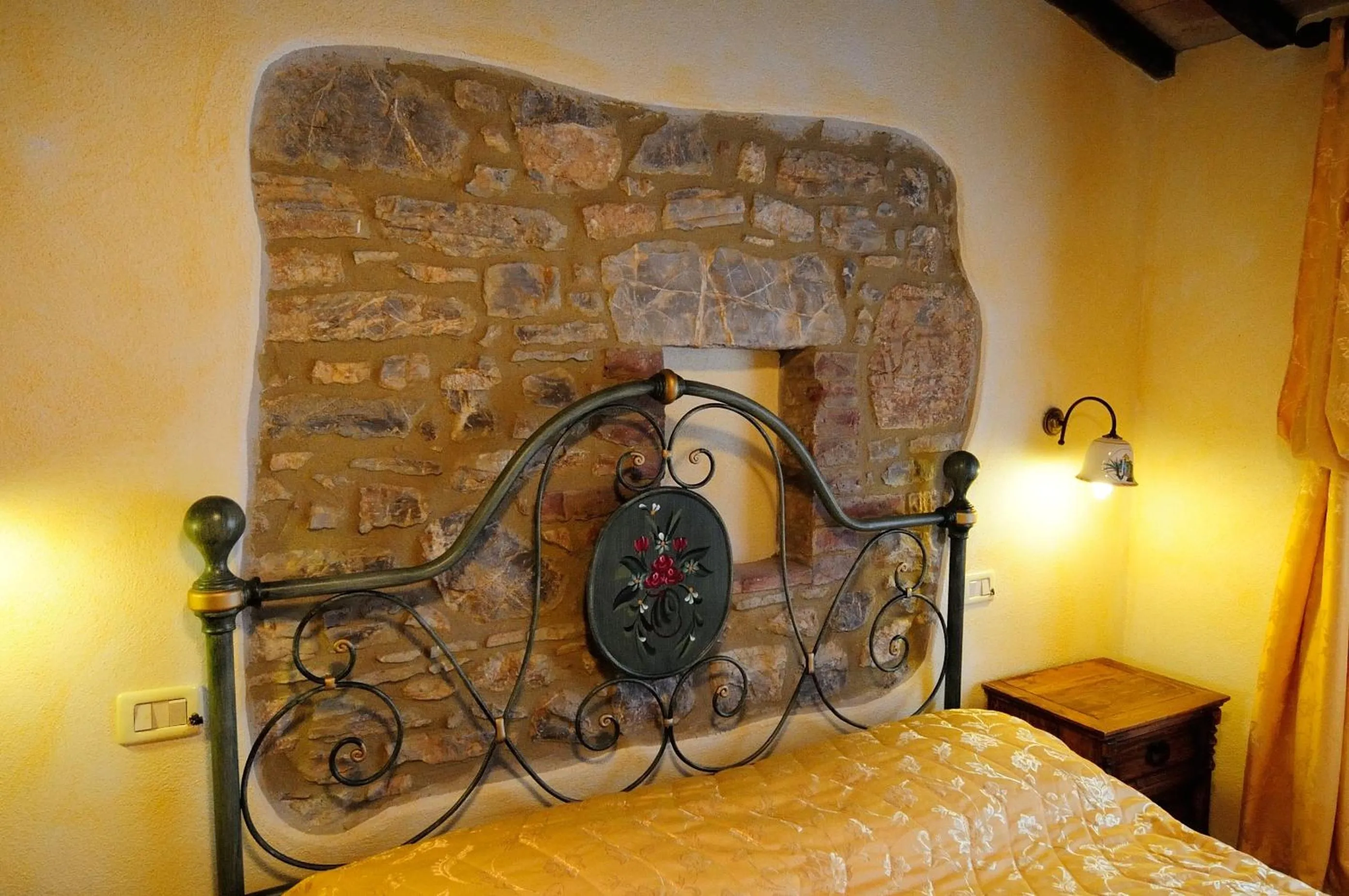 Decorative detail, Bed in Agriturismo I Monti