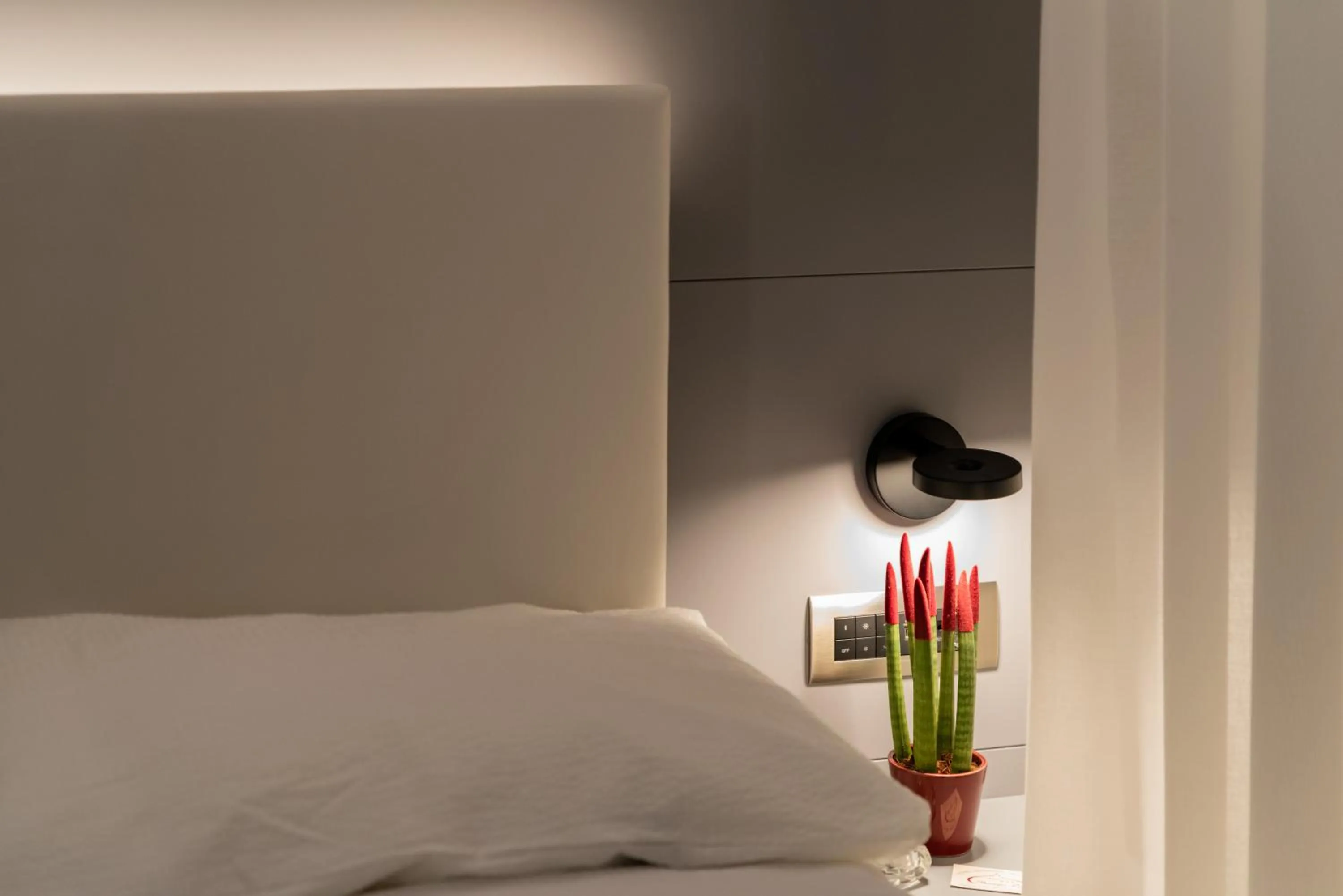 Bed in Hotel Shangri-La