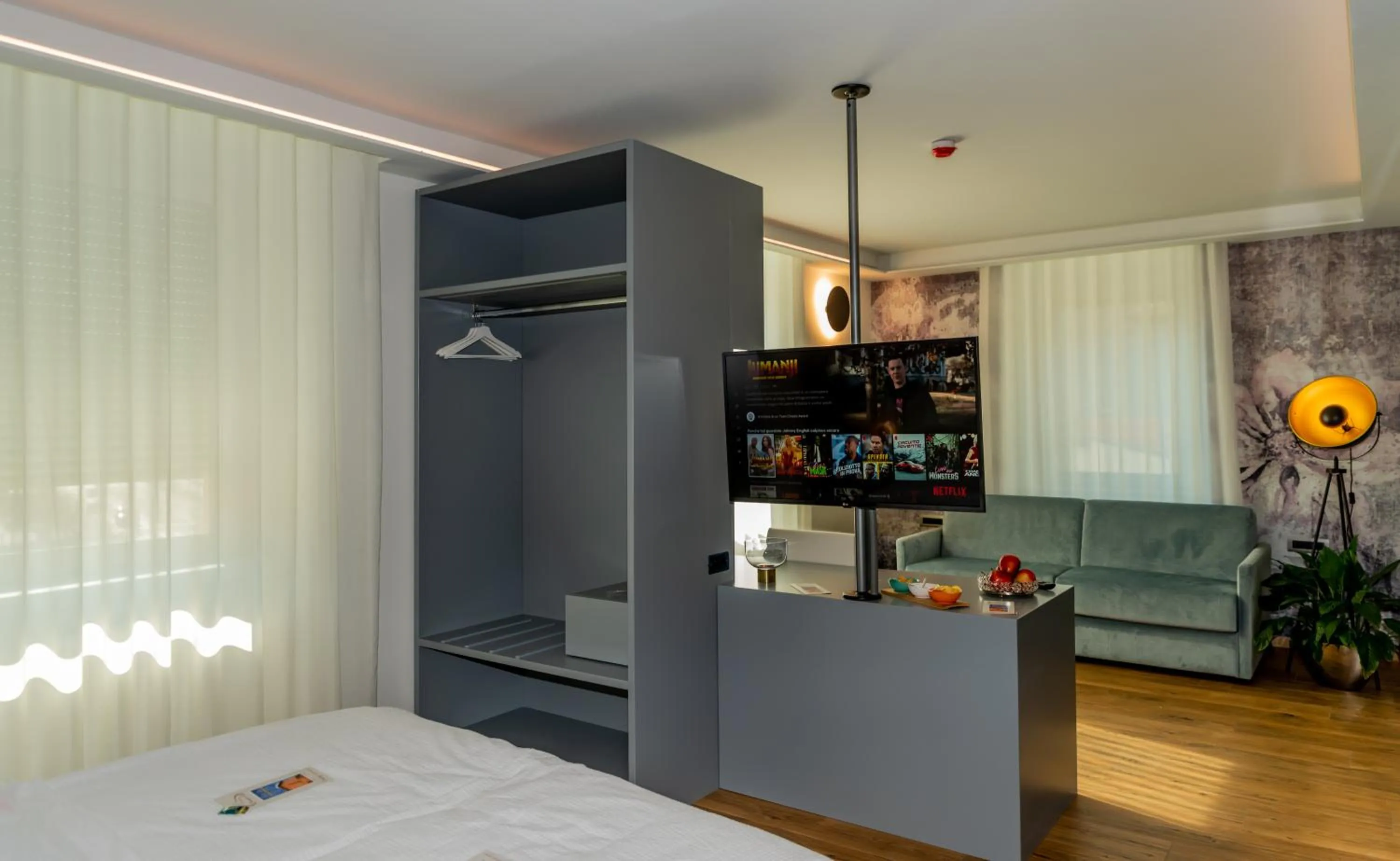 Living room, Bed in Hotel Shangri-La