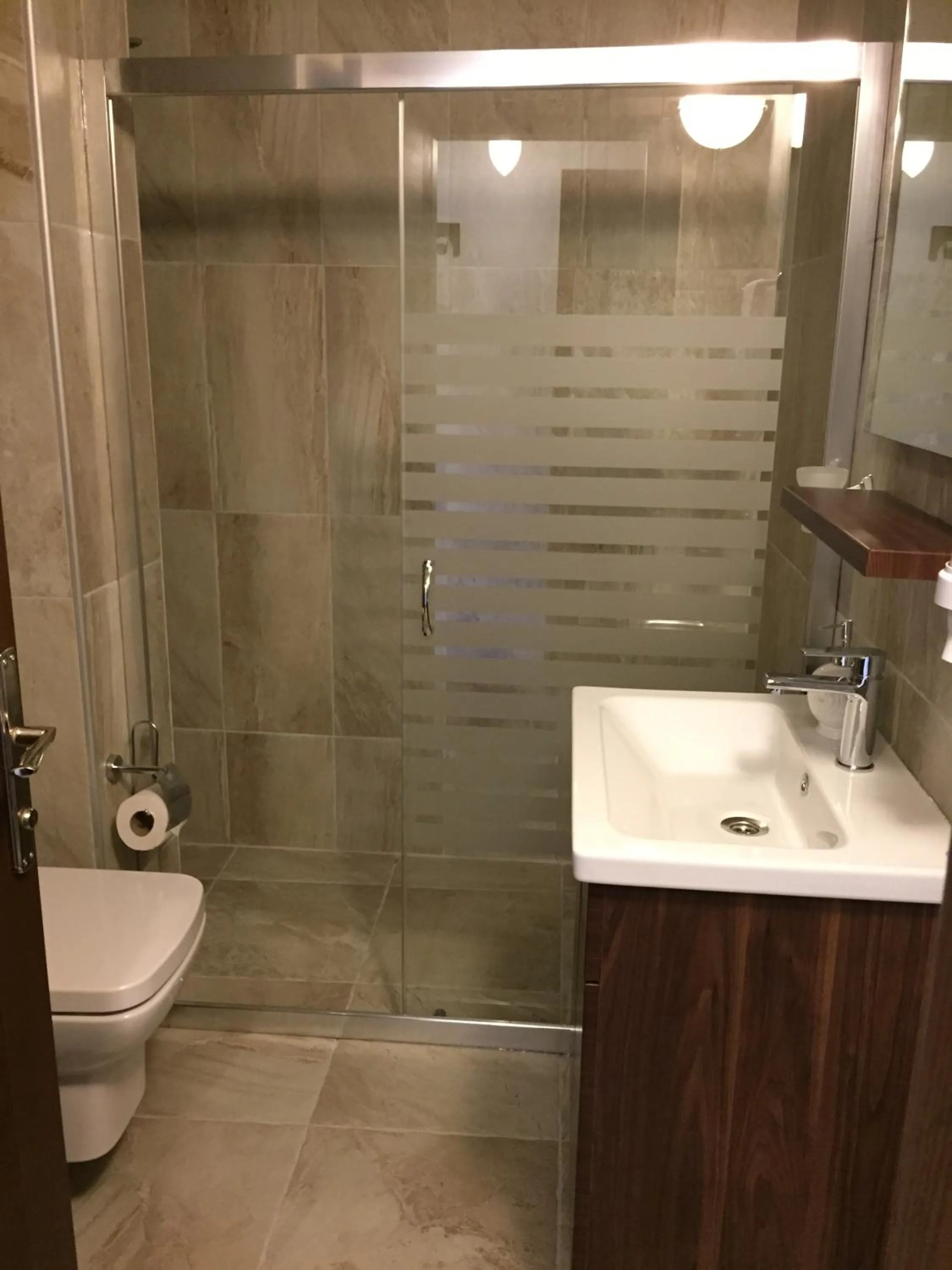 Bathroom in Hotel Happy Caretta