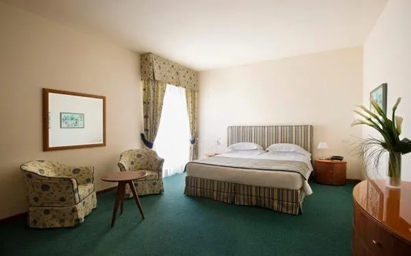 Photo of the whole room, Bed in Hermitage Hotel & Resort Forte dei Marmi - Starhotels Collezione