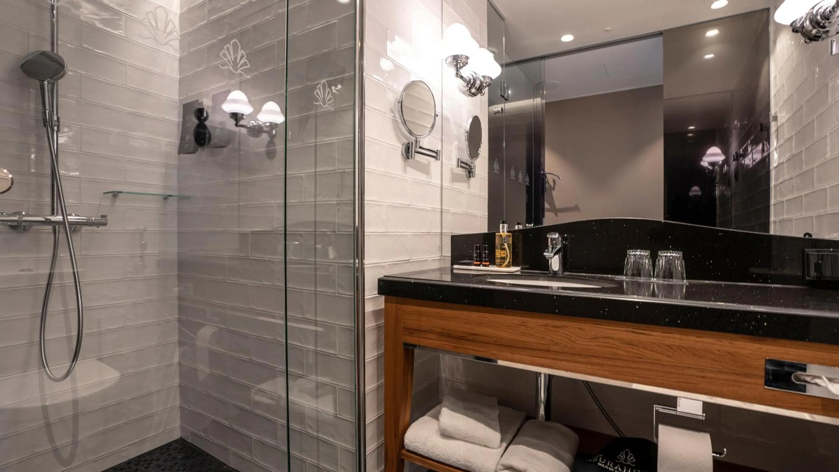 Shower in Solo Sokos Hotel Turun Seurahuone