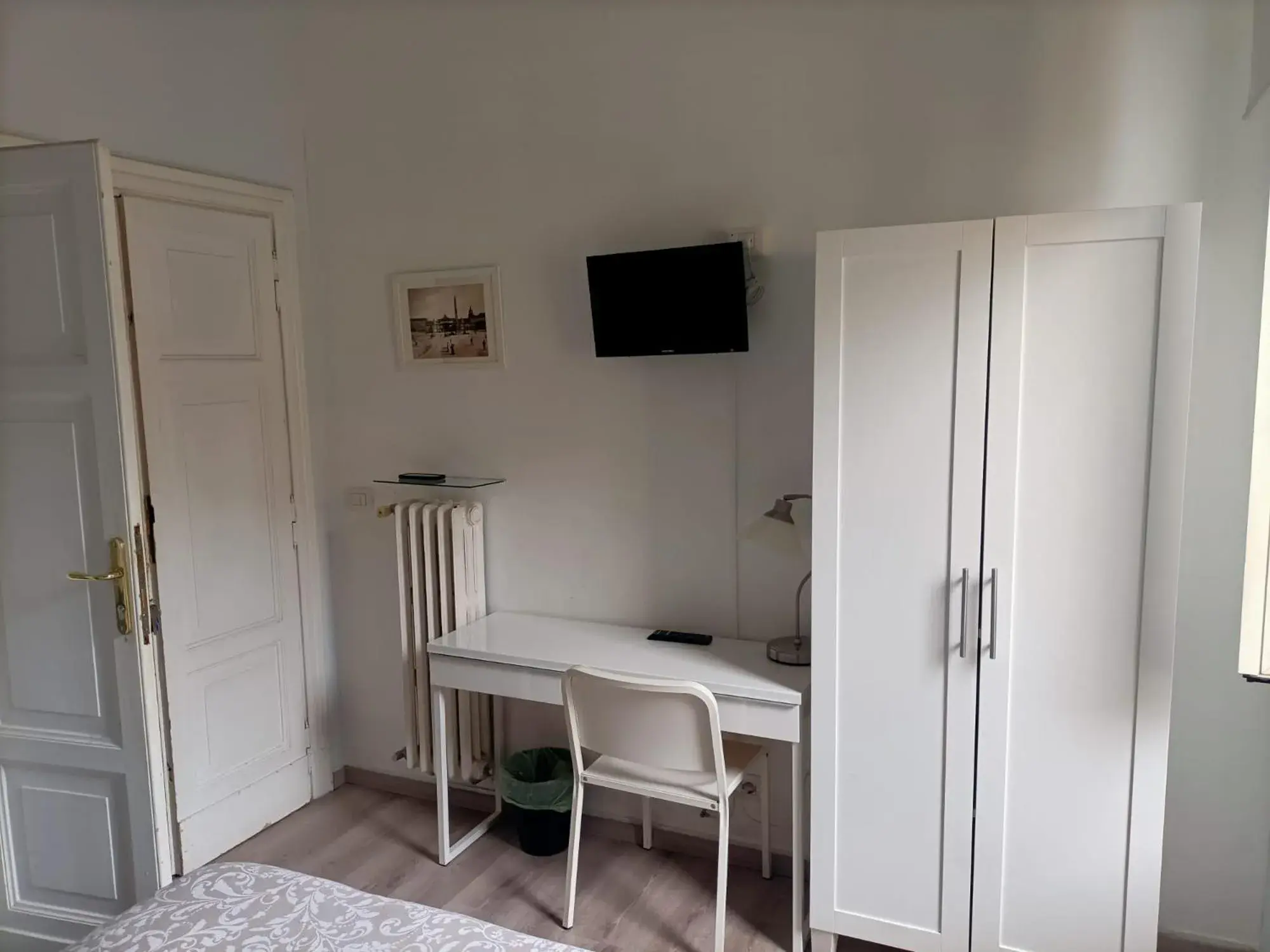 Double Room with Shared Bathroom in Colazione Al Vaticano Guest House Double Room with Shared Bathroom in Colazione Al Vaticano Guest House