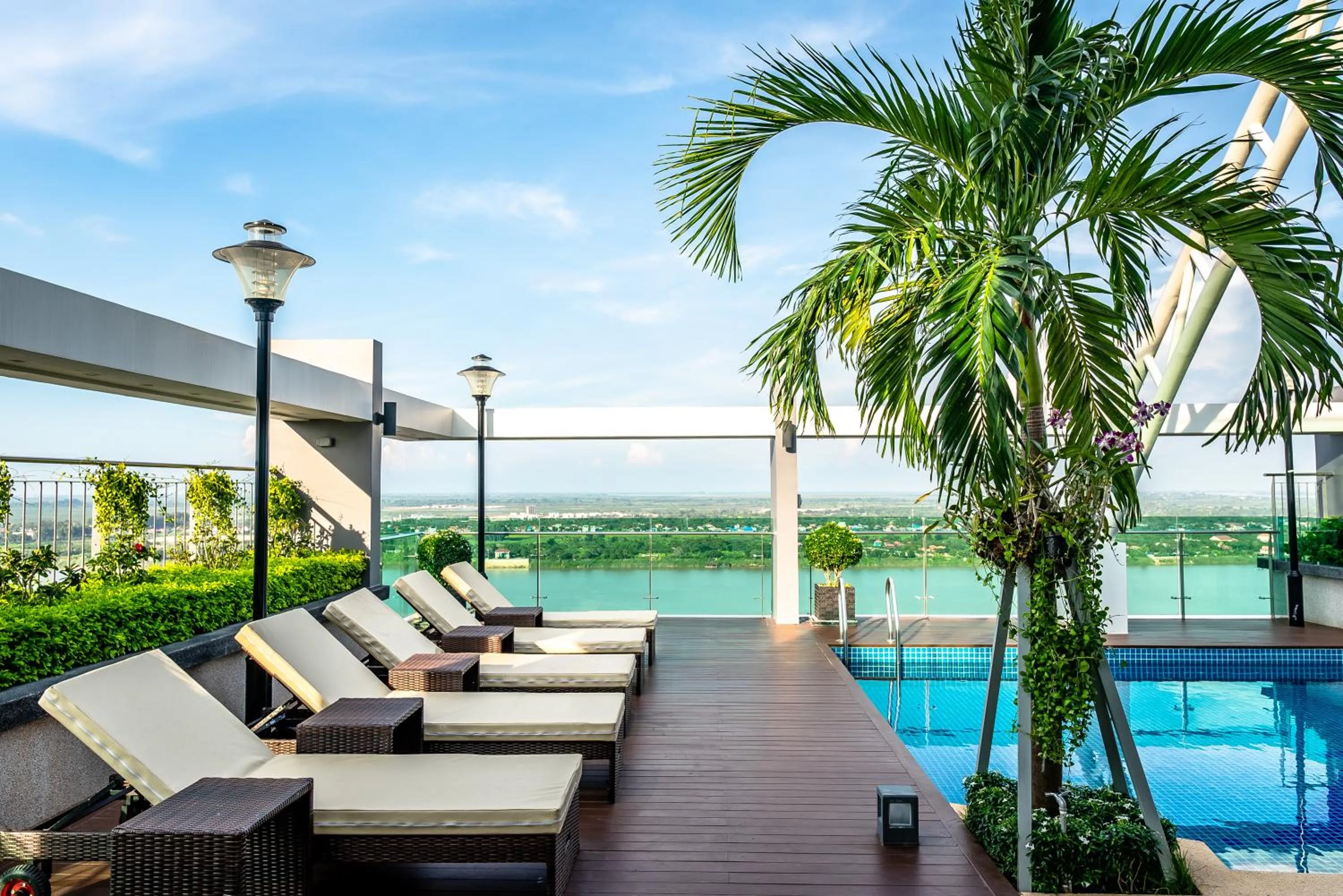 Swimming pool in Infinity 28 Hotel and Residence