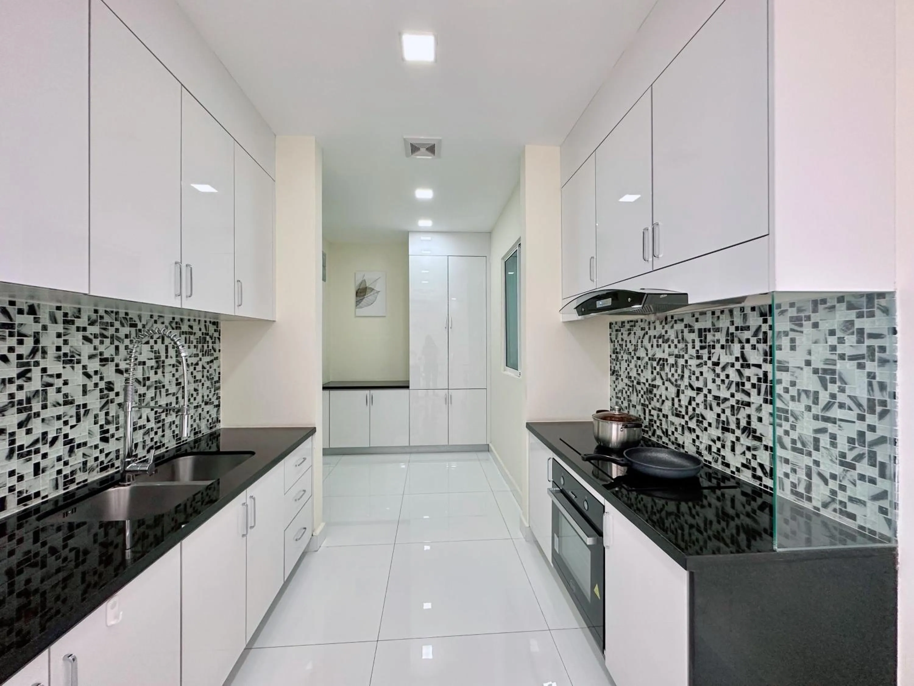 Kitchen or kitchenette in Infinity 28 Hotel and Residence