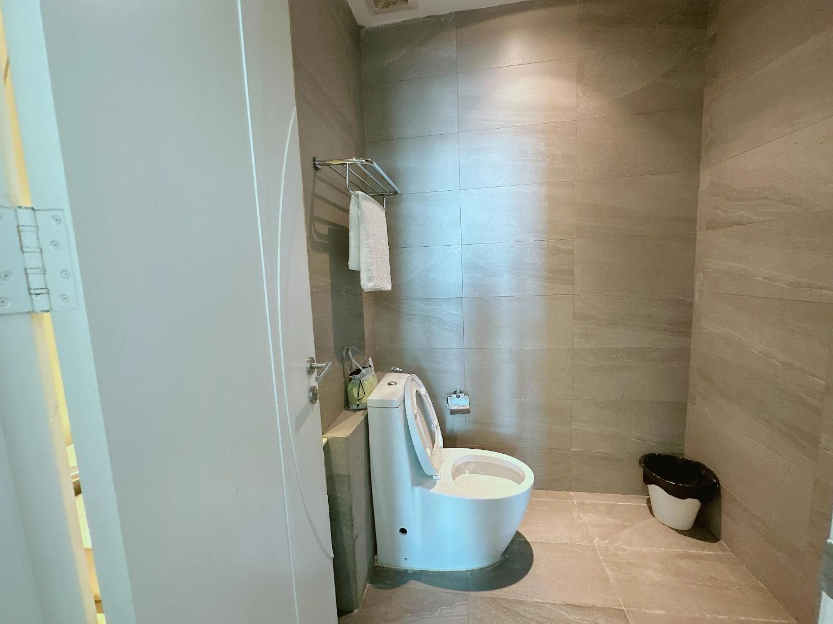 Toilet in Infinity 28 Hotel and Residence