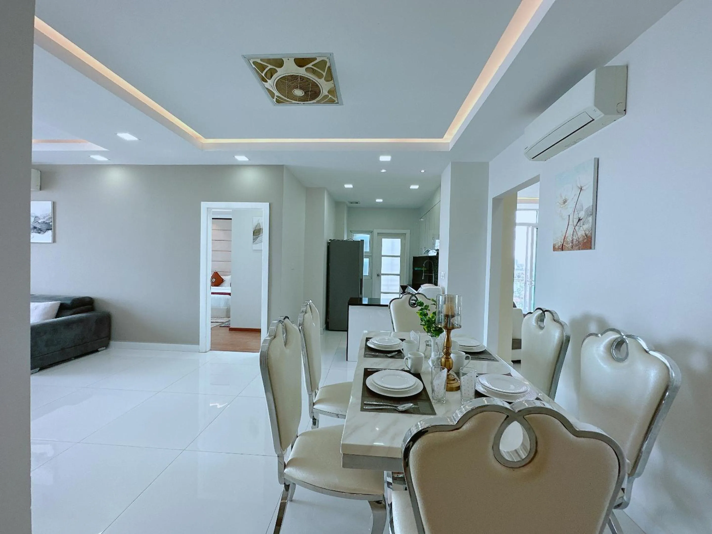 Dining area in Infinity 28 Hotel and Residence