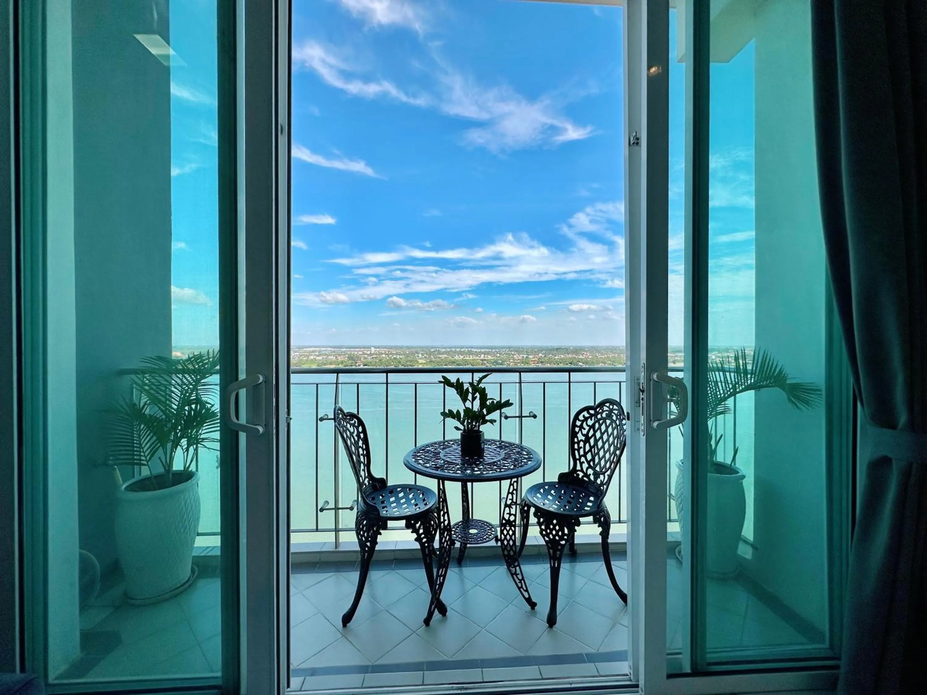 Balcony/Terrace in Infinity 28 Hotel and Residence