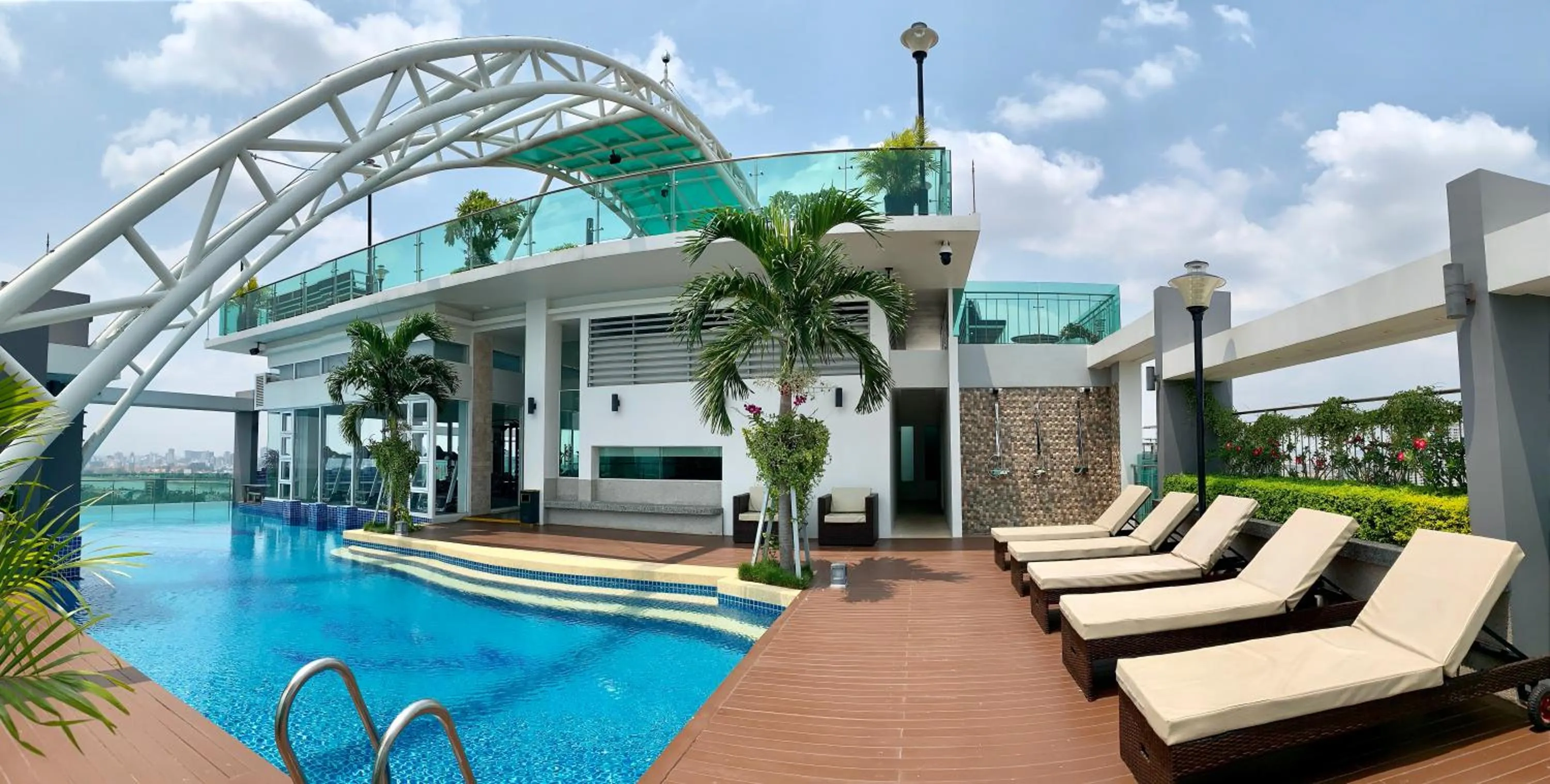 Swimming pool in Infinity 28 Hotel and Residence