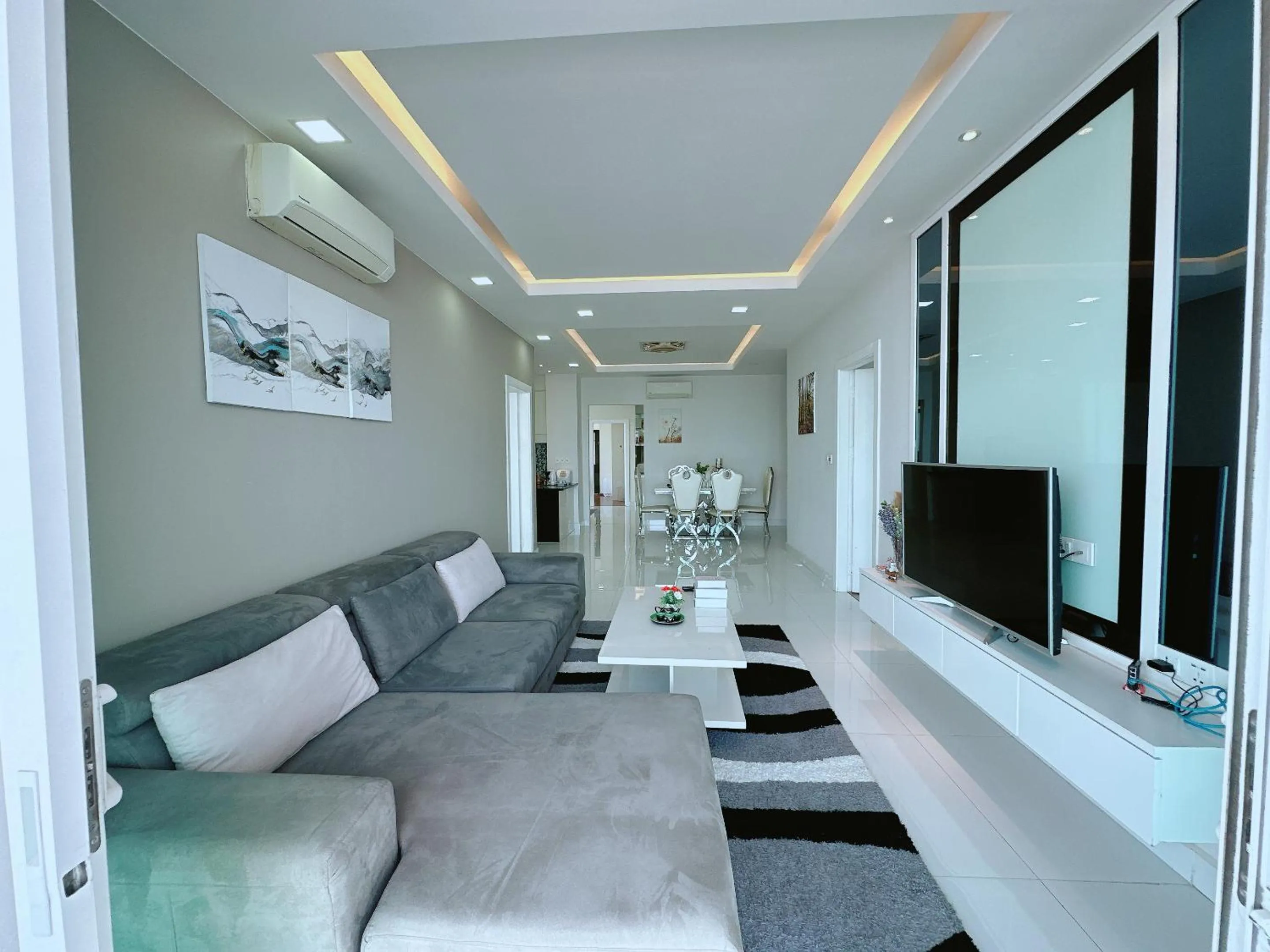 Communal lounge/ TV room in Infinity 28 Hotel and Residence