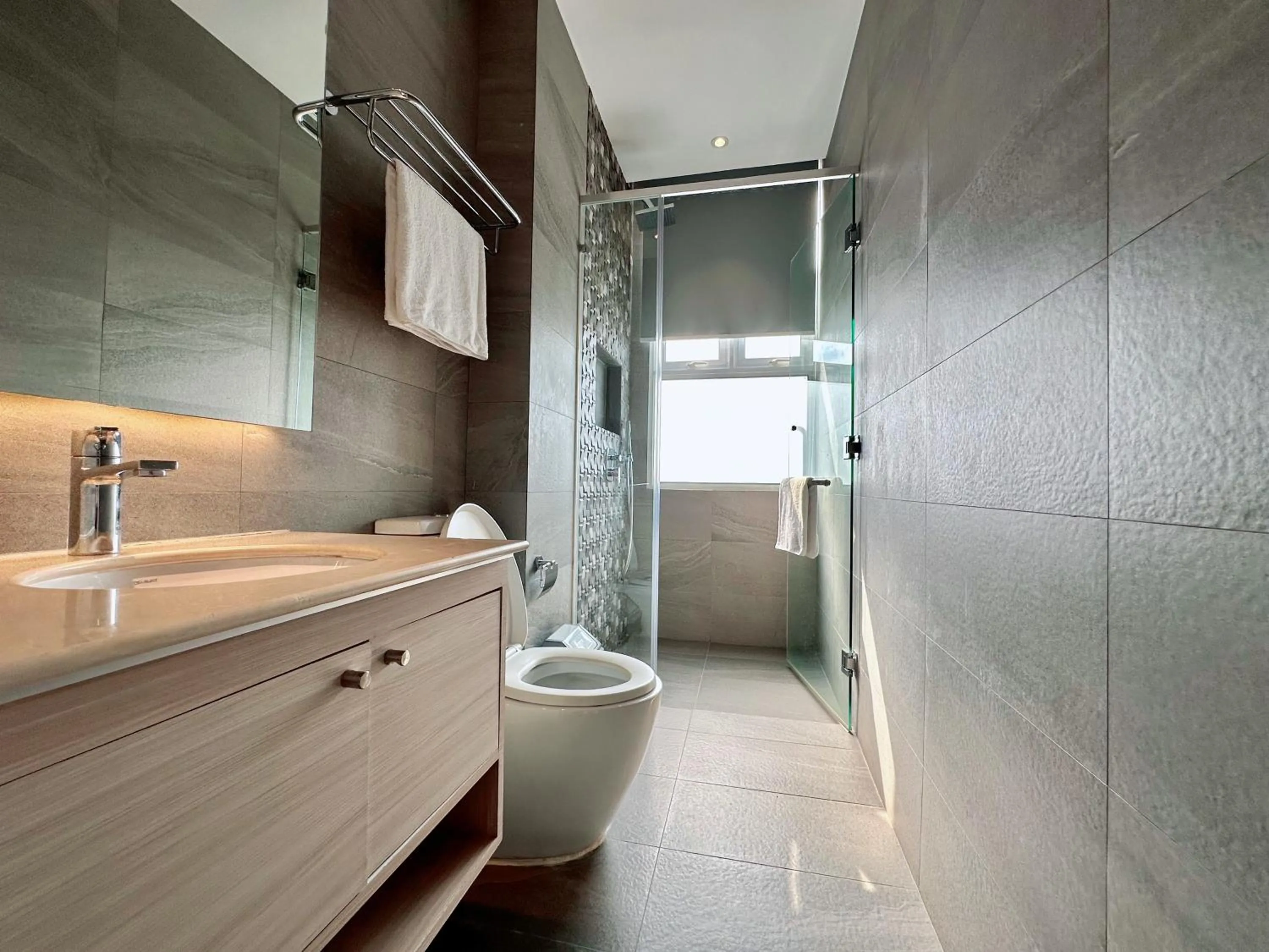 Shower in Infinity 28 Hotel and Residence