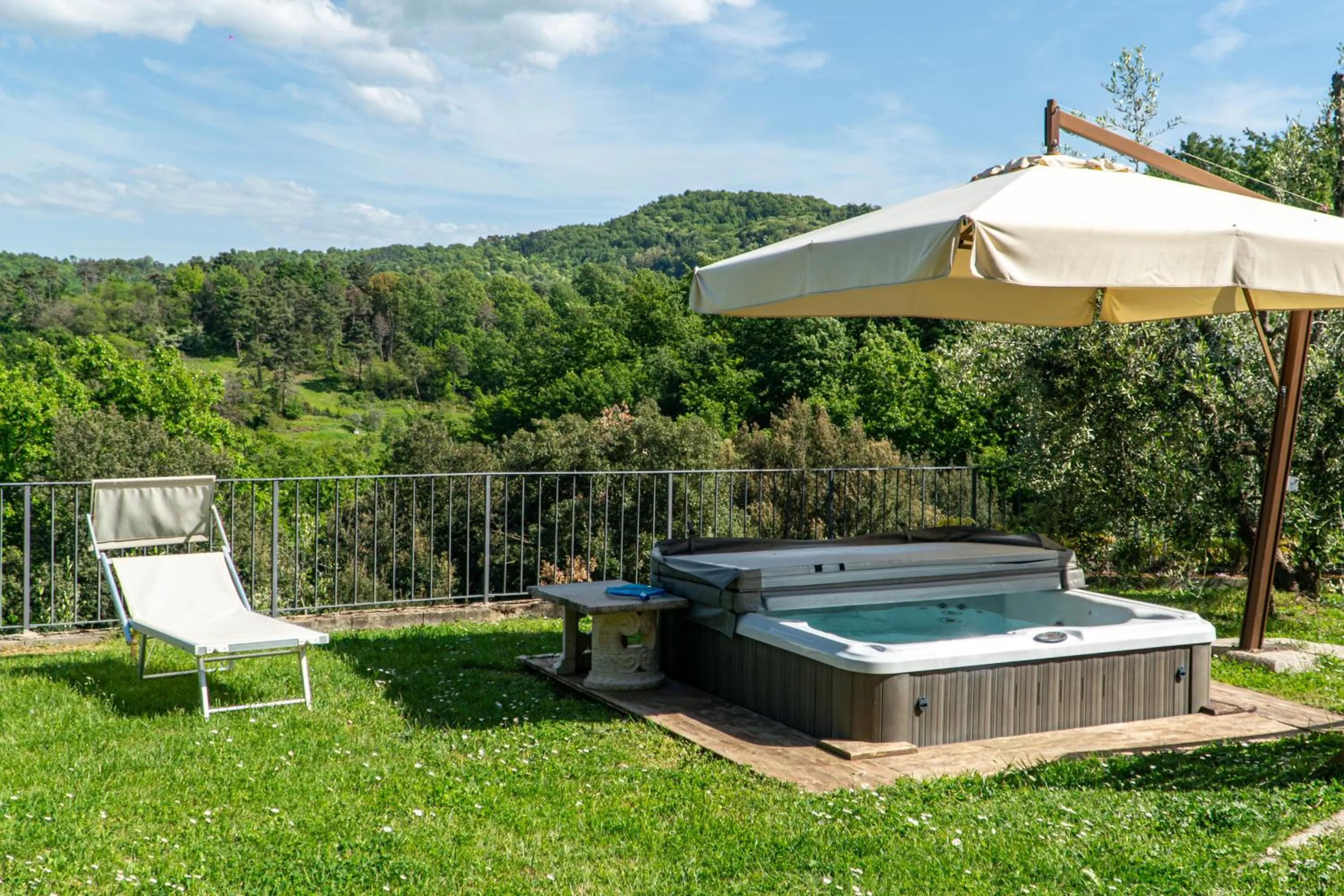 Hot Tub in Piccozzo agritour
