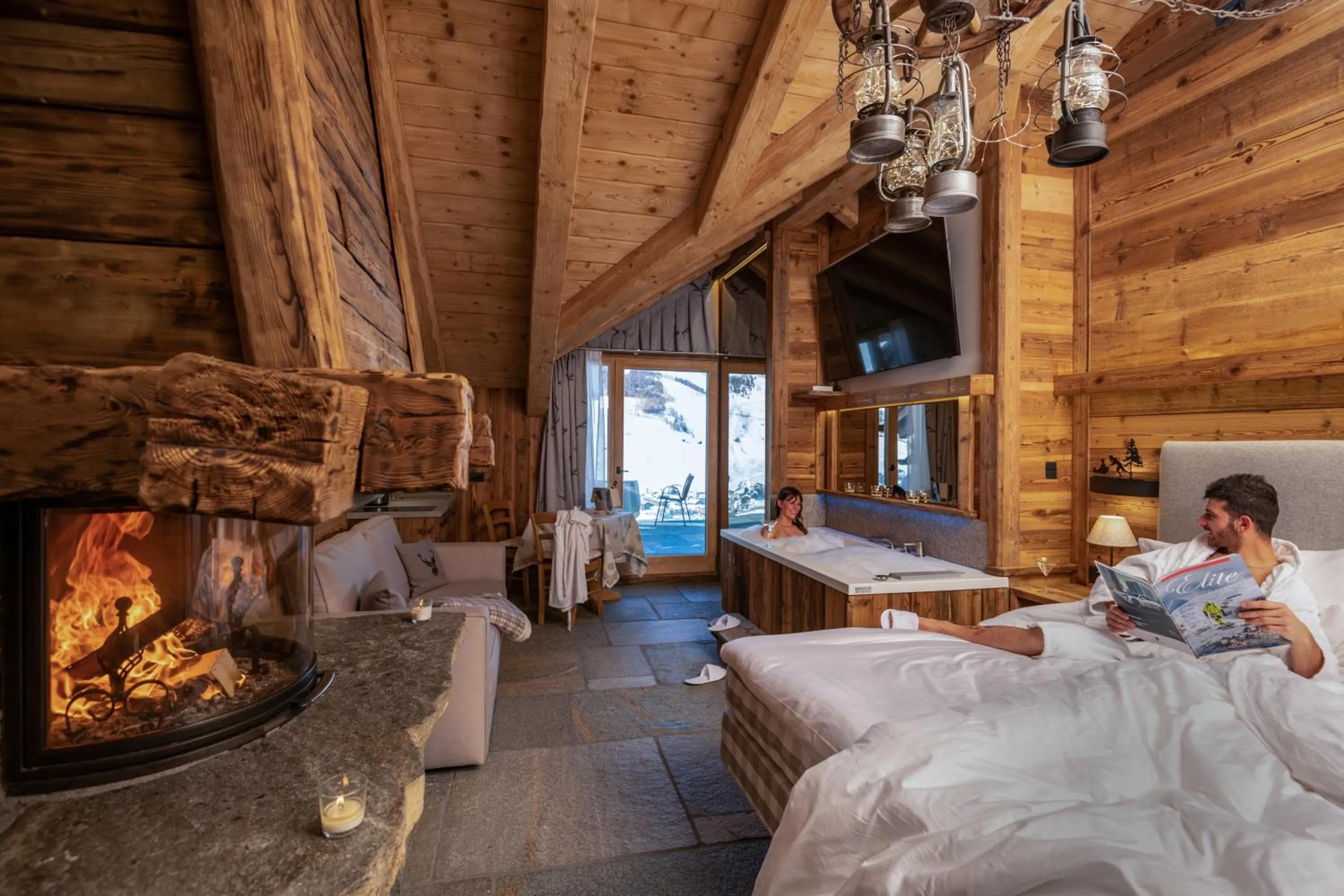 Living room, Bed in Park Chalet Village