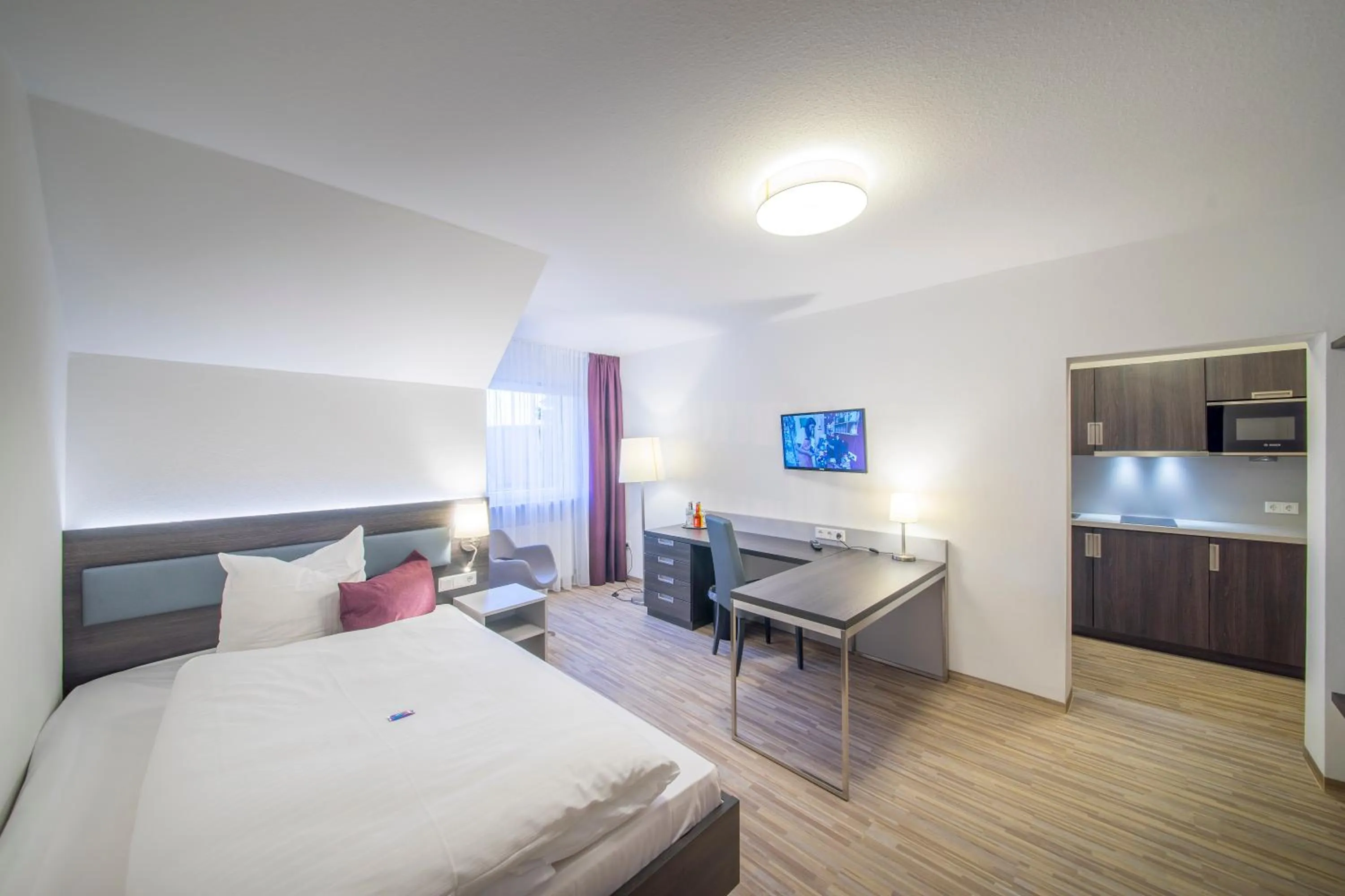 Photo of the whole room, Bed in Hotel Nürnberger Hof