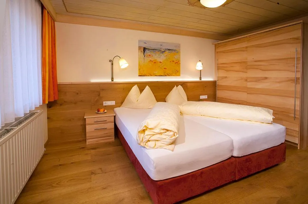Bedroom, Bed in Alpenhof