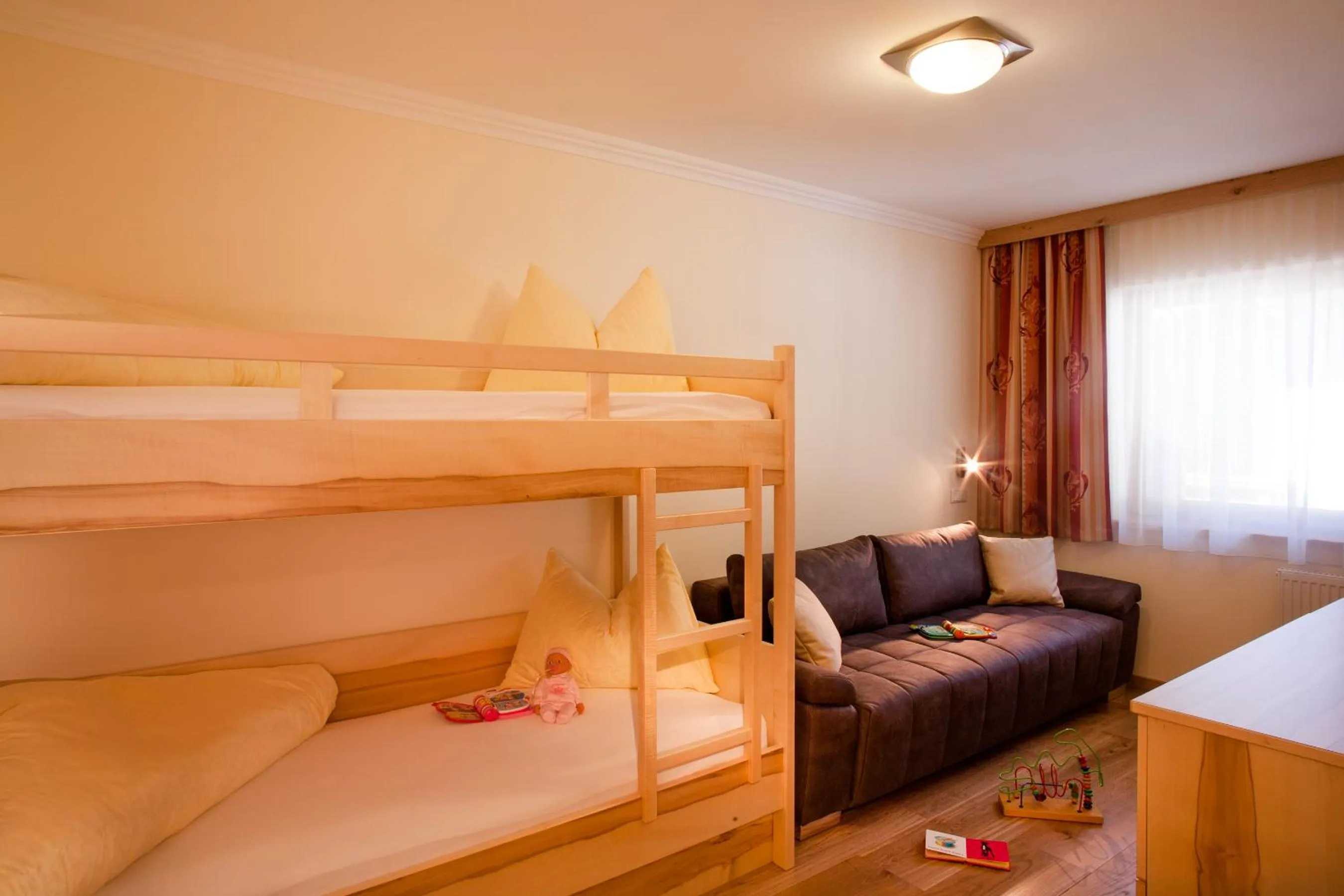 Bedroom, Bed in Alpenhof