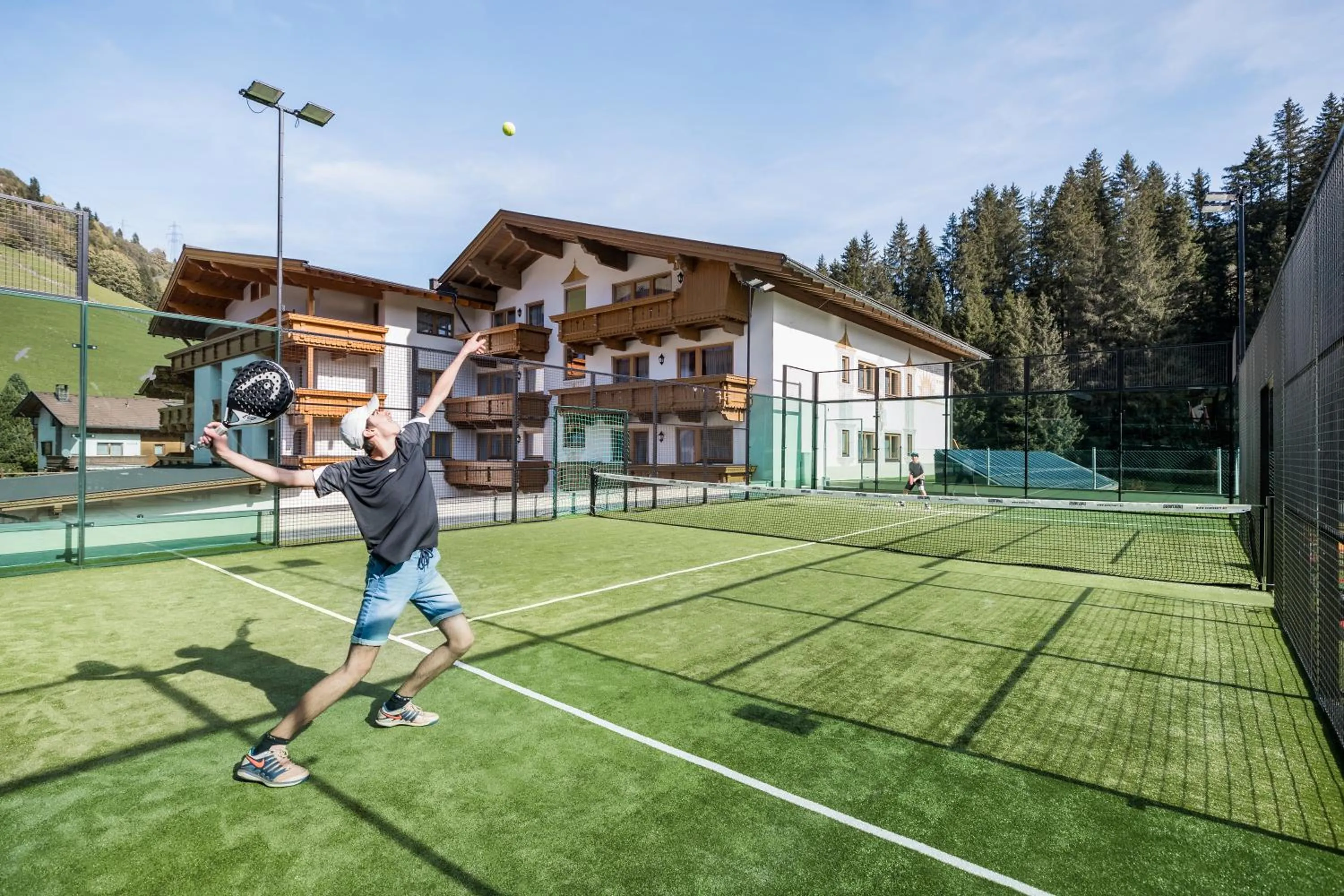 Tennis court in Alpenhof
