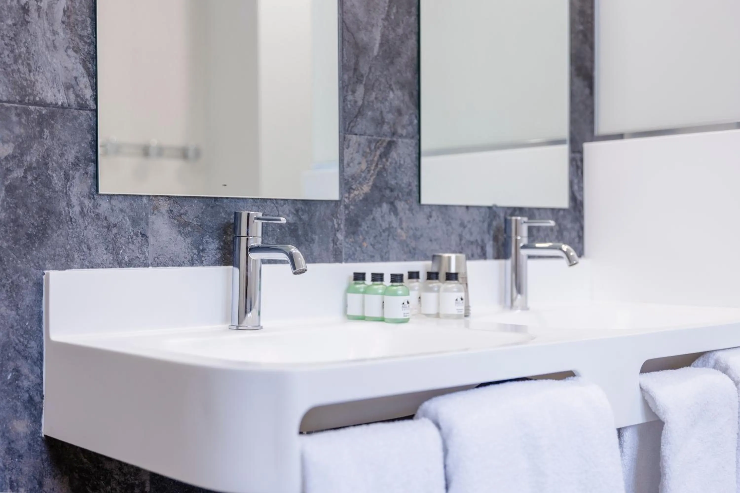 Bathroom in Hôtel Mir