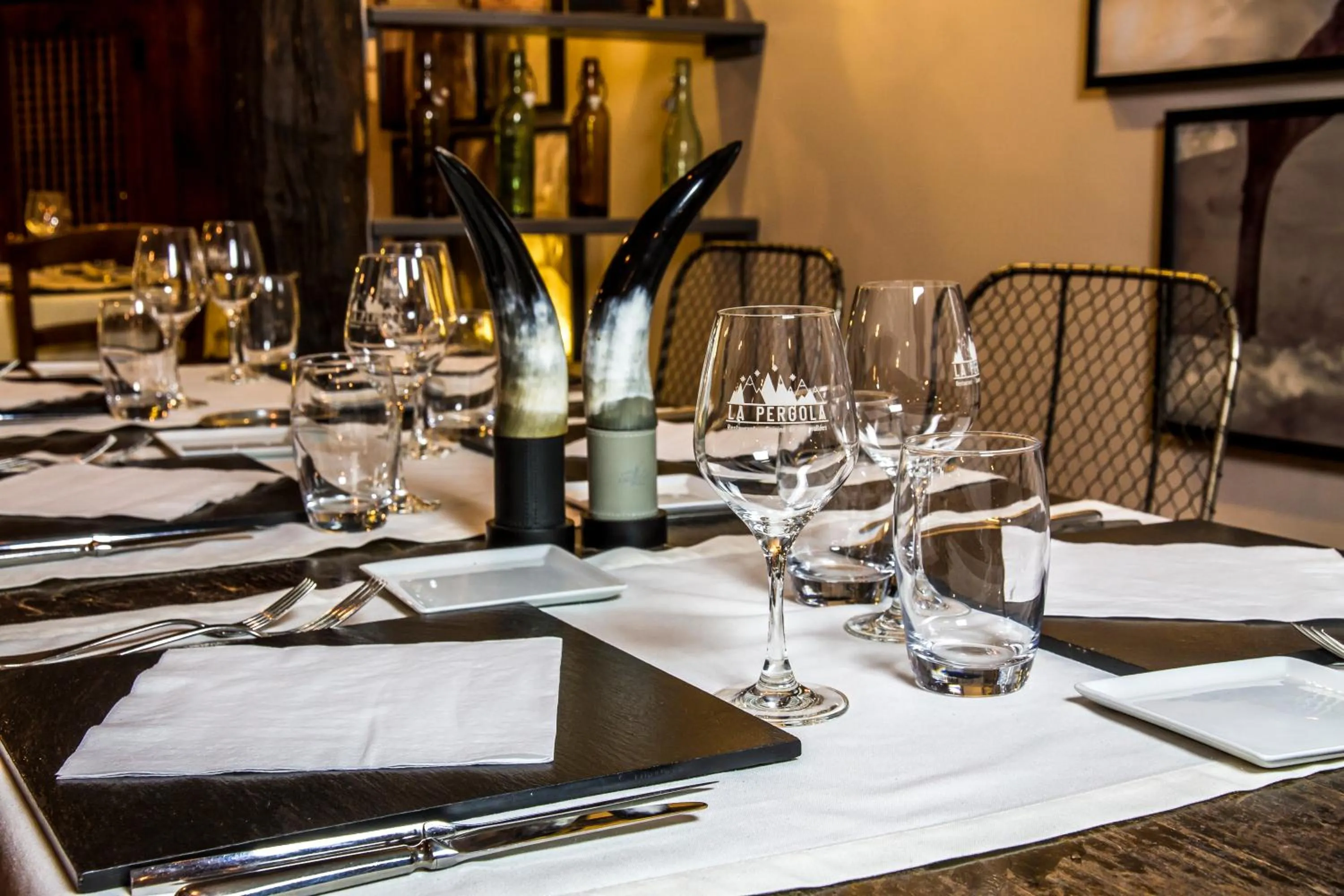 Restaurant/places to eat in Hôtel Mir