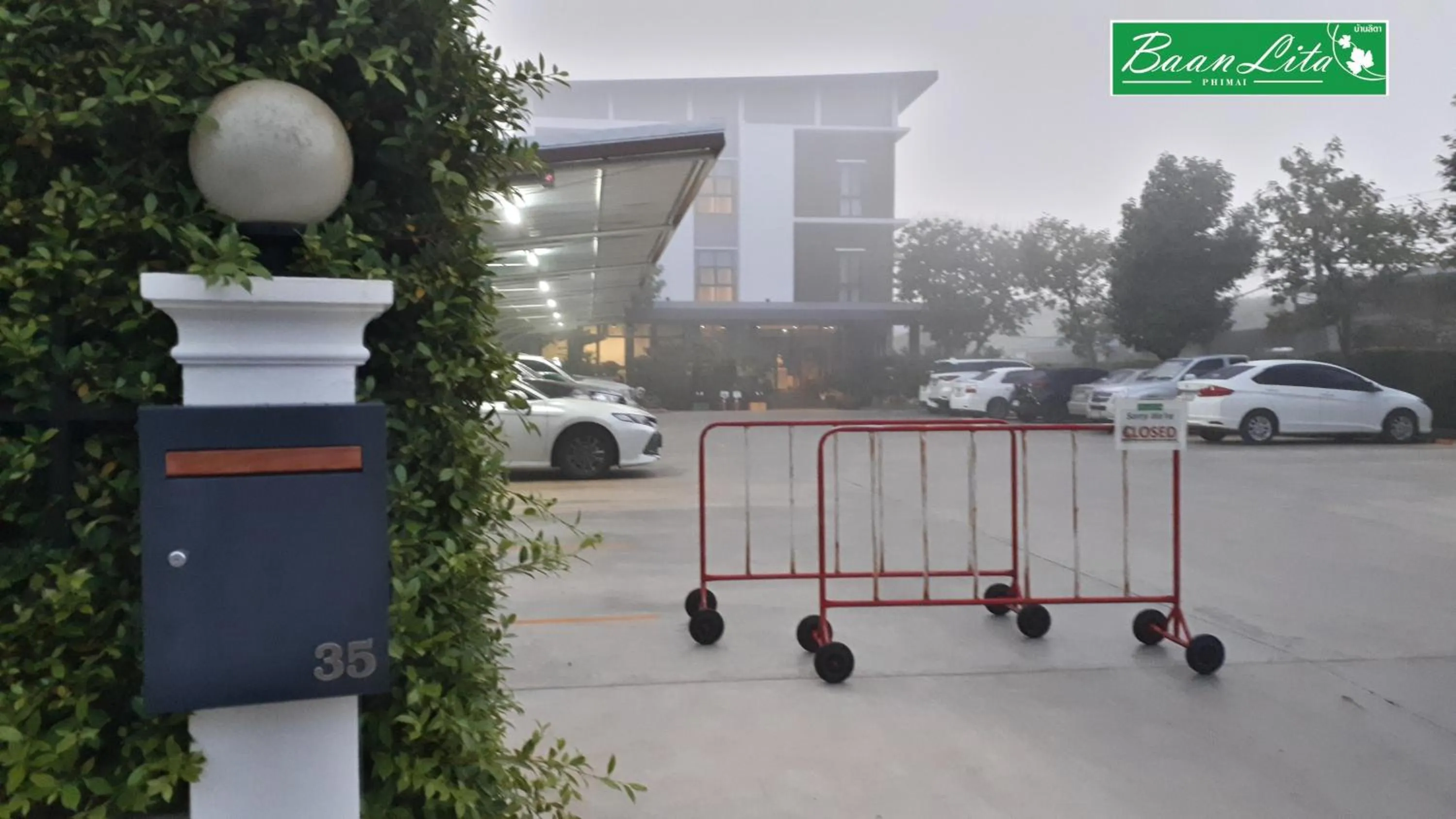 Parking in Baan Lita