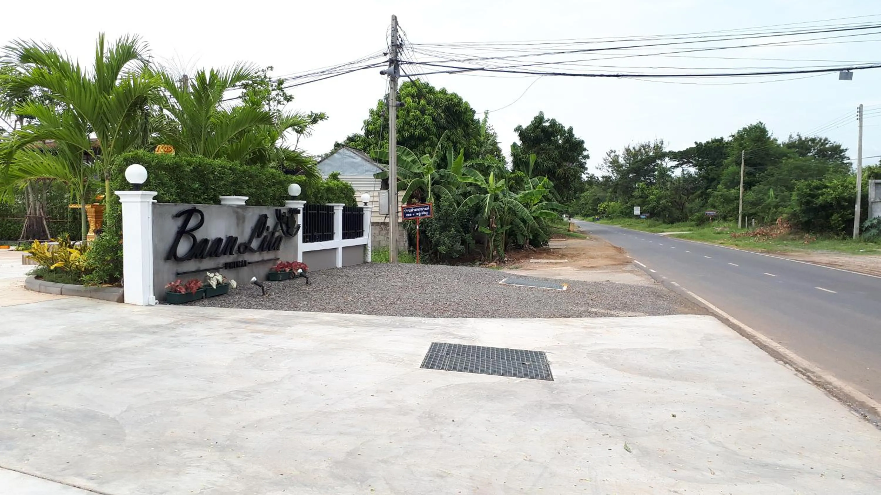 Quiet street view in Baan Lita