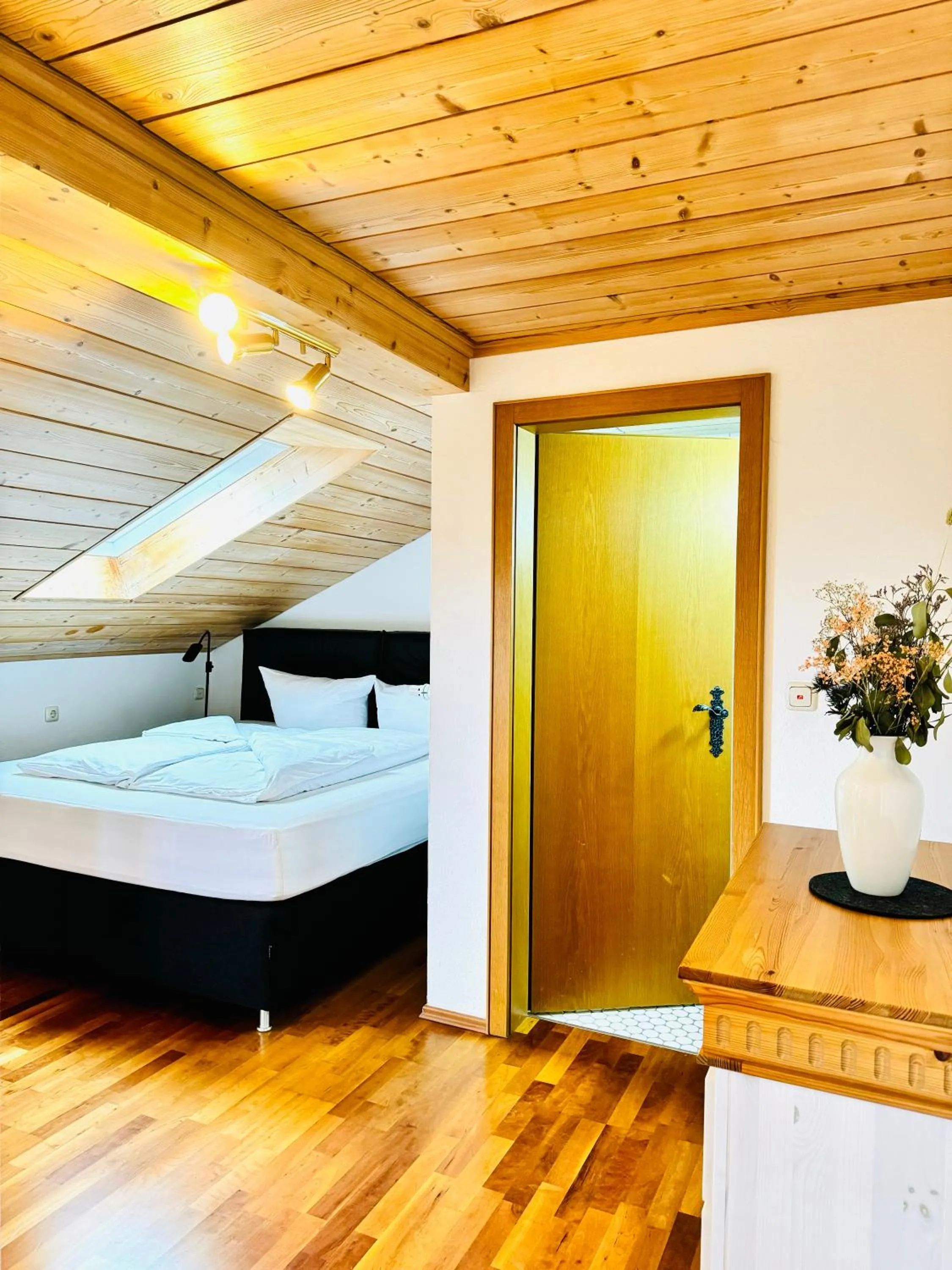 Bed in Appartement-Hotel-Allgayer