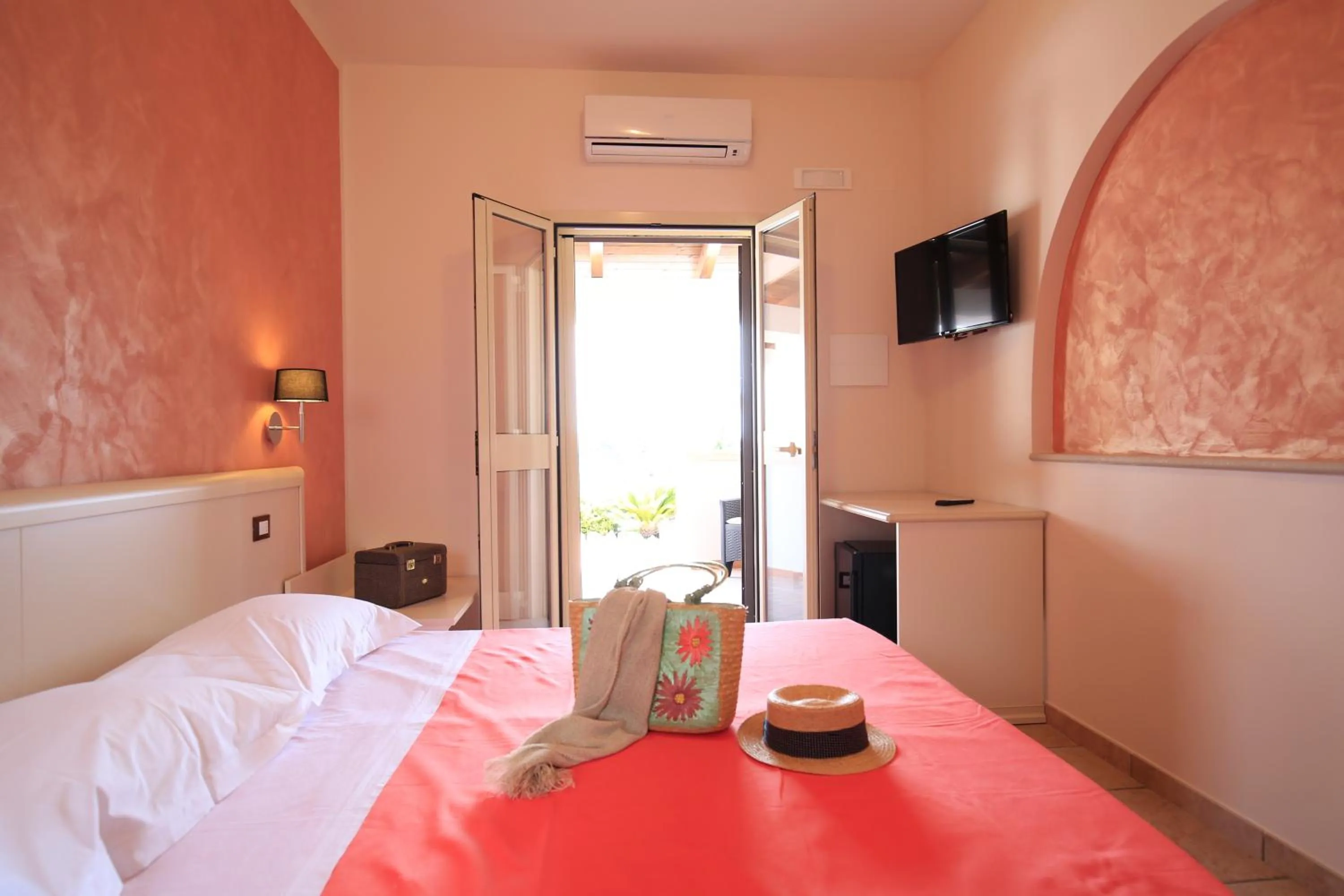 Photo of the whole room, Bed in B&B Hibiscus