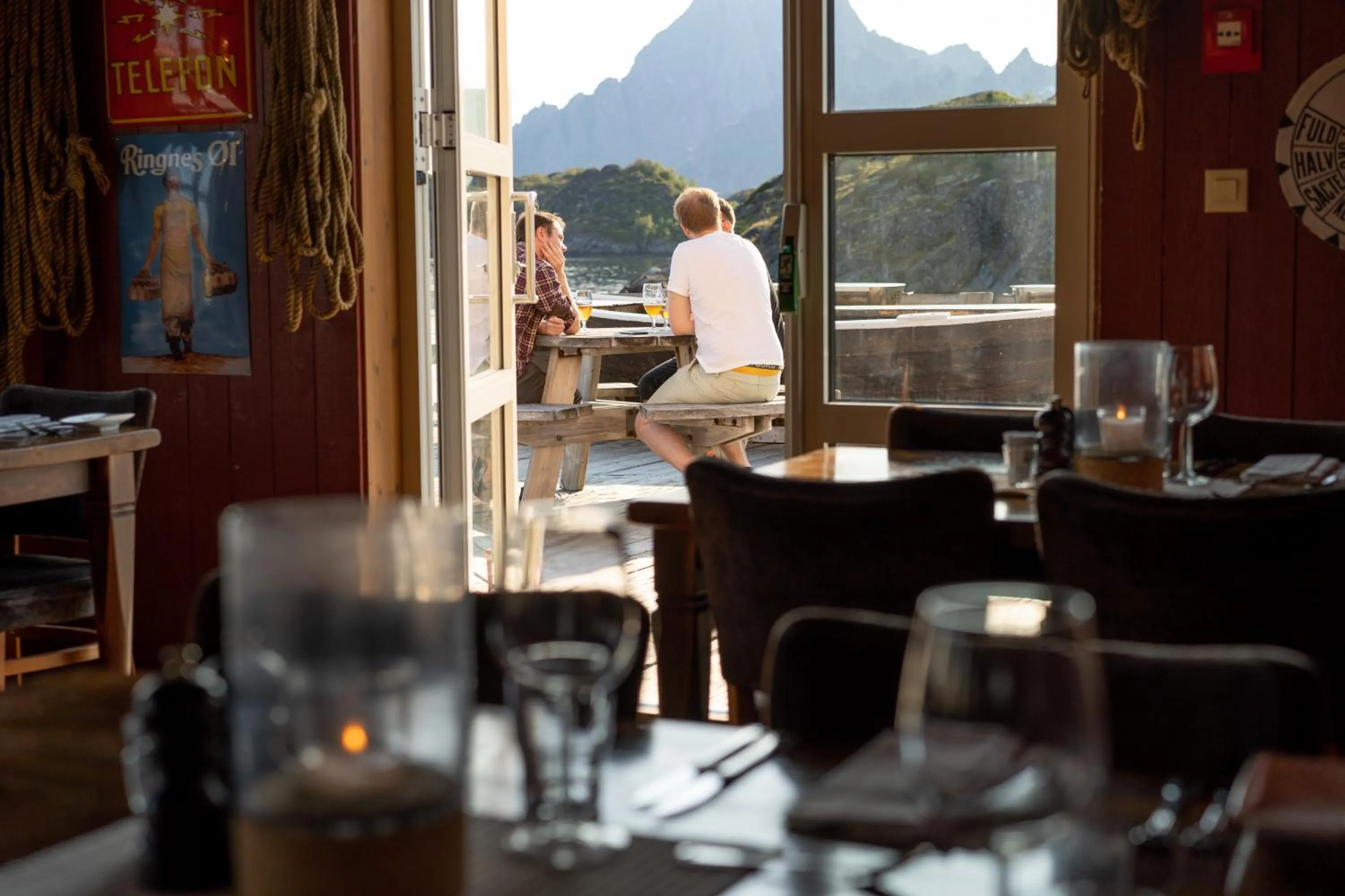 Restaurant/places to eat in Nyvågar Rorbuhotell - by Classic Norway Hotels