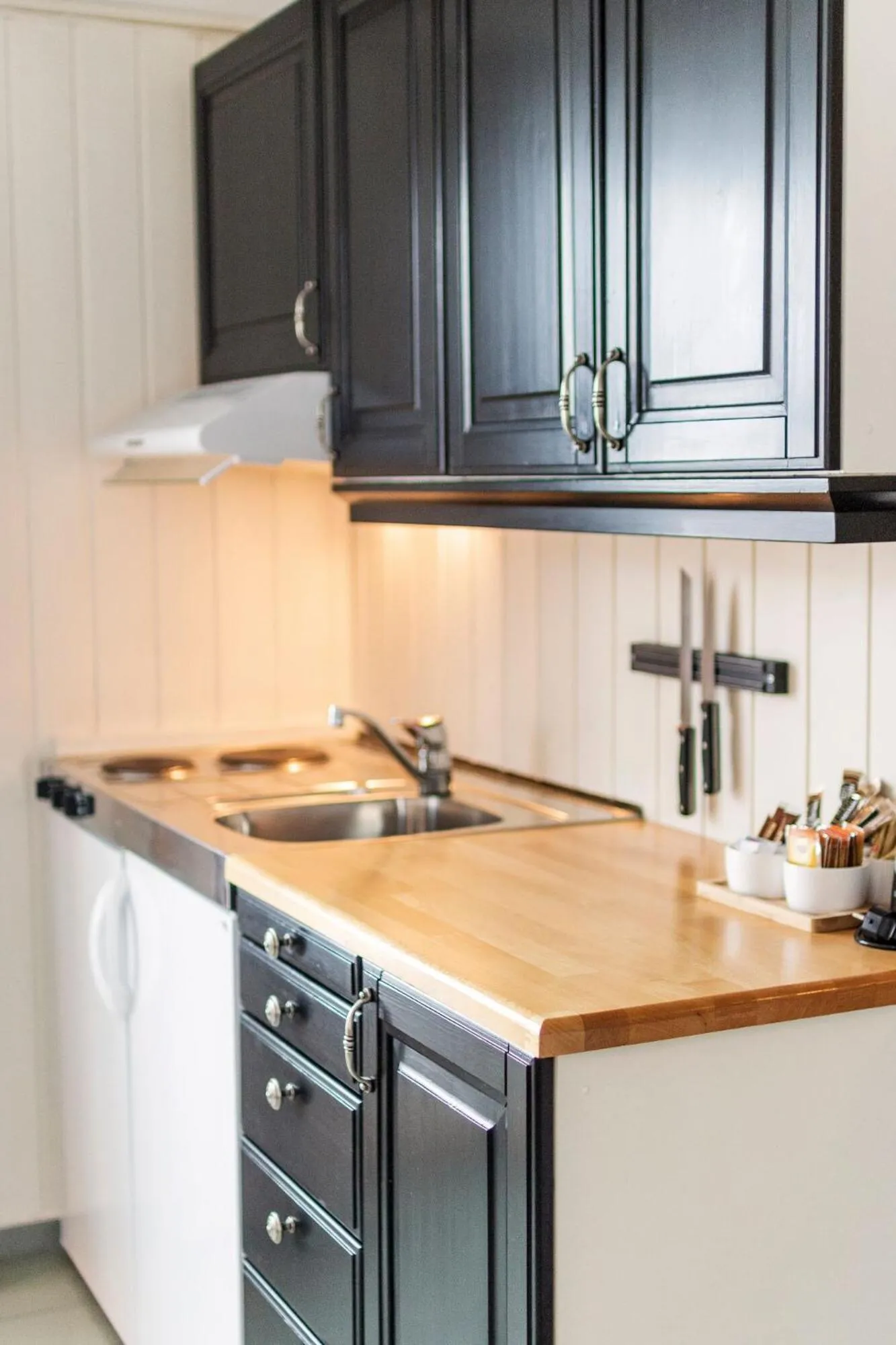 Kitchen or kitchenette in Nyvågar Rorbuhotell - by Classic Norway Hotels