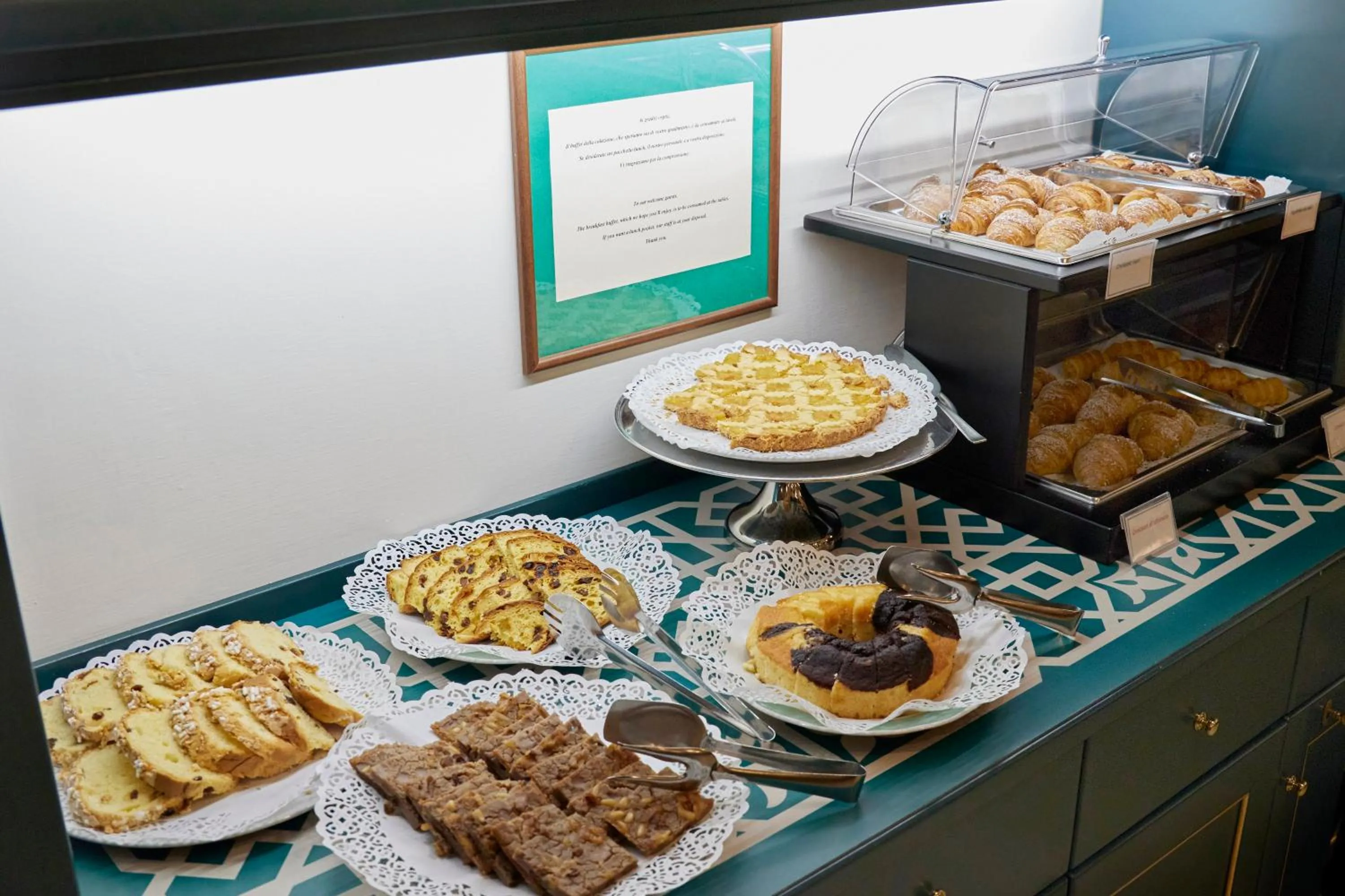 Buffet breakfast in Hotel Villa Adriana