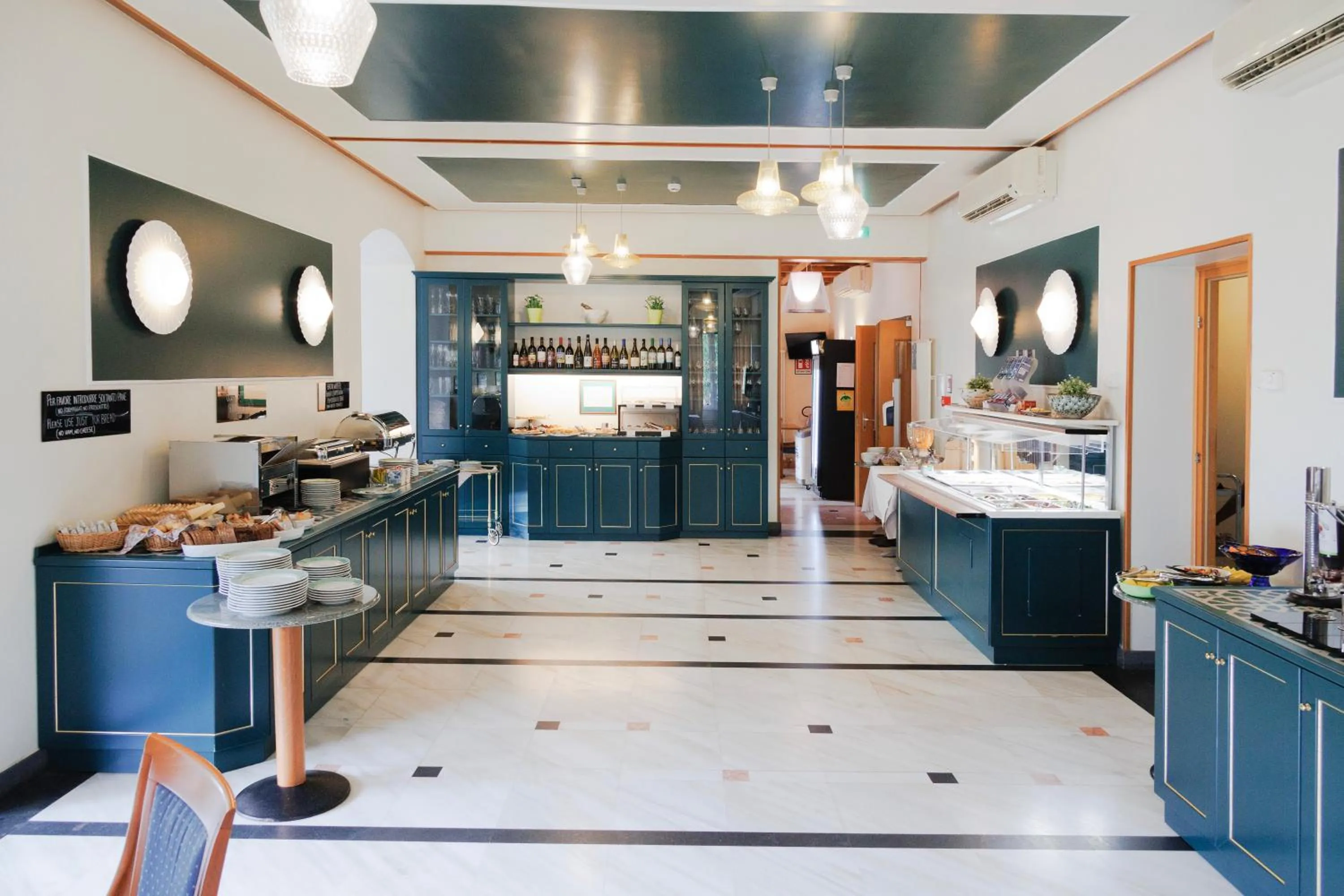 Restaurant/places to eat in Hotel Villa Adriana