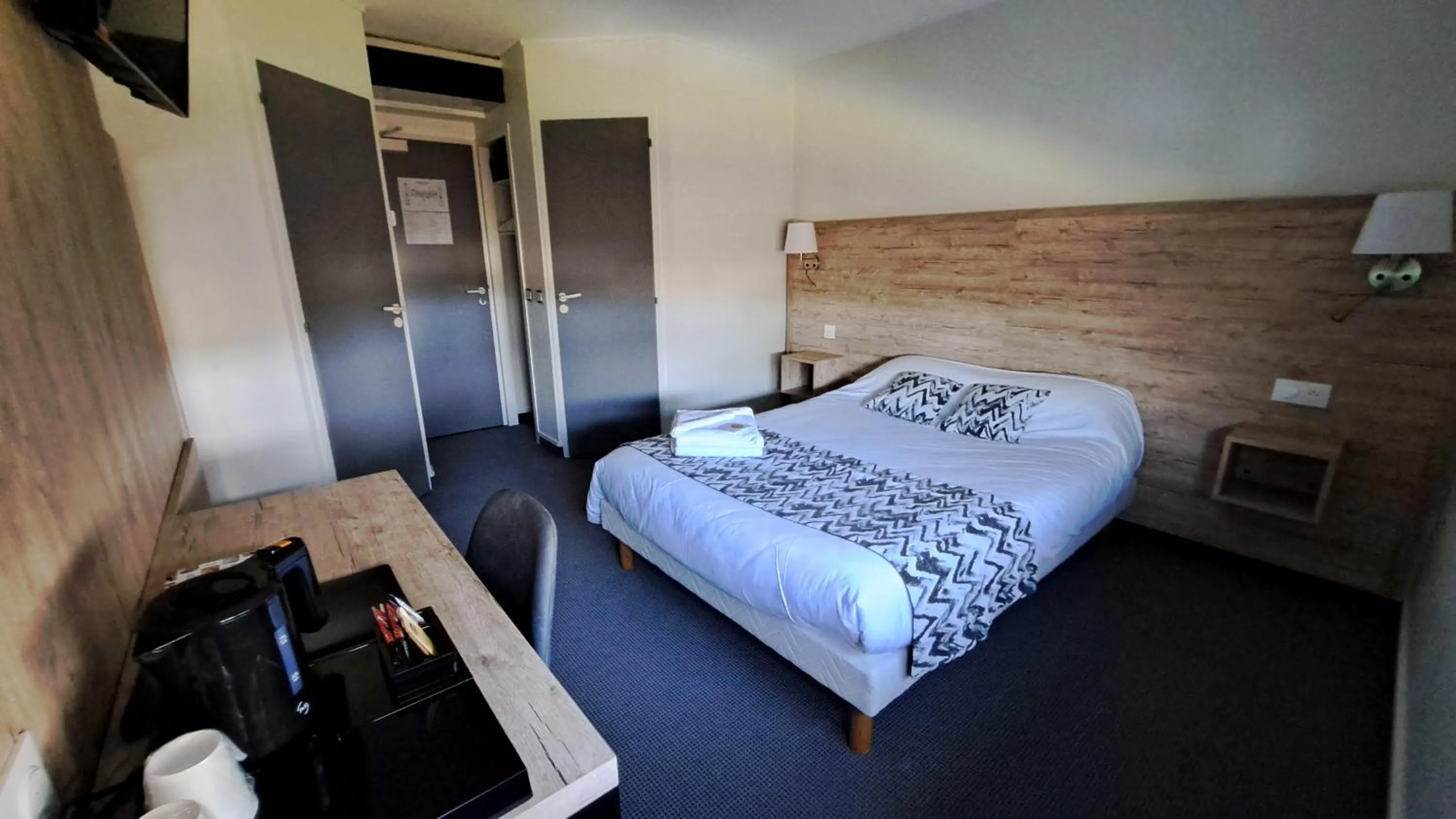 Photo of the whole room, Bed in Abor Hôtel, Mont de Marsan