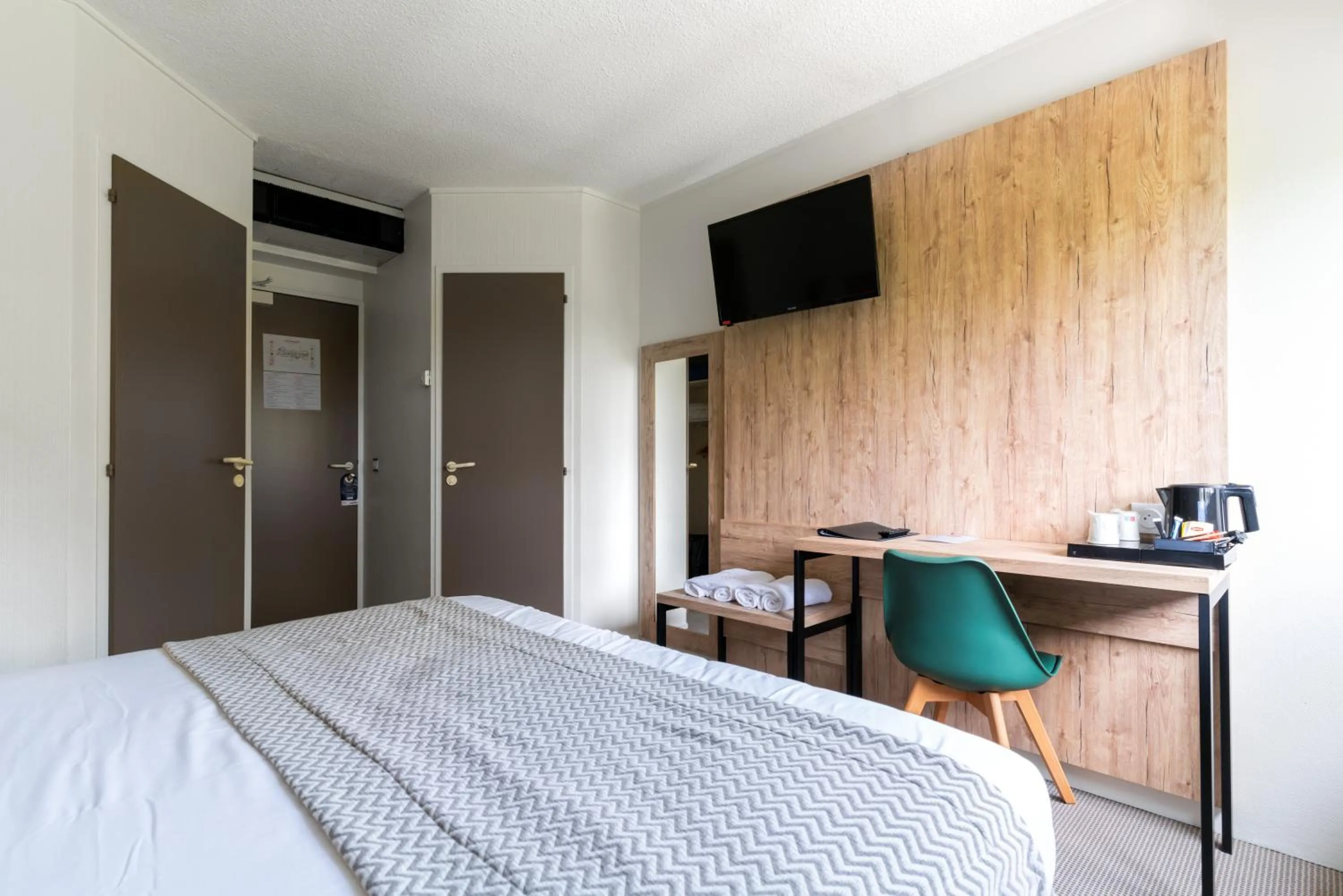 Bed in Abor Hôtel, Mont de Marsan