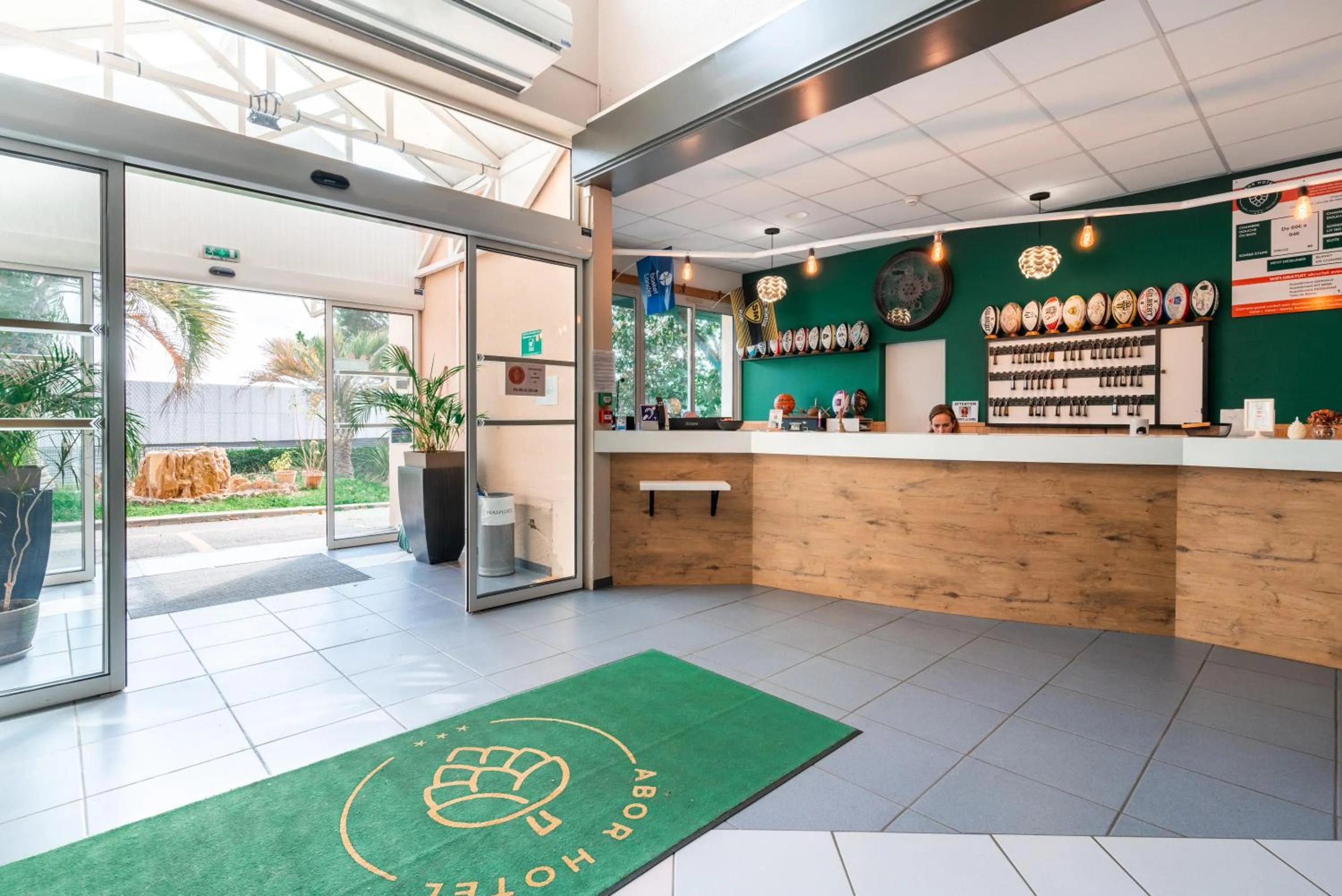Lobby or reception in Abor Hôtel, Mont de Marsan