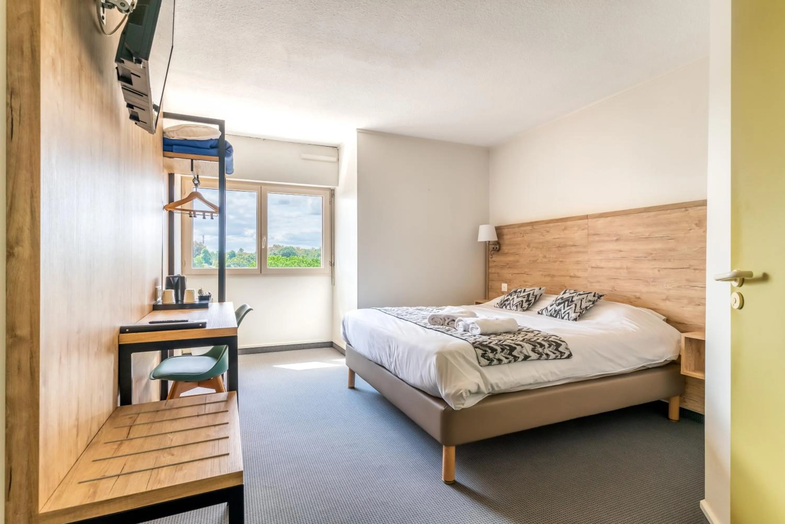 Photo of the whole room, Bed in Abor Hôtel, Mont de Marsan