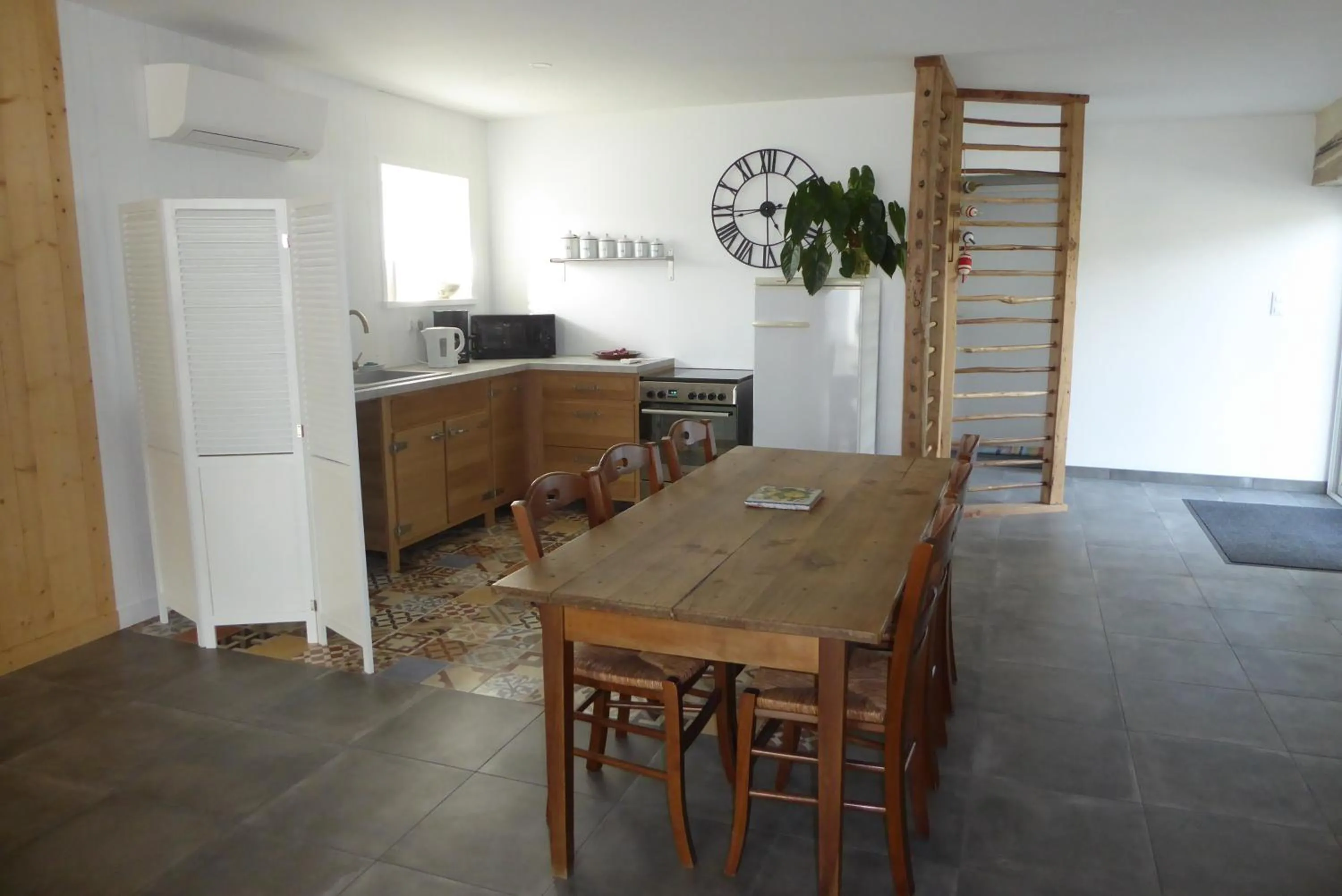 Dining area in Chateau d'Annezay
