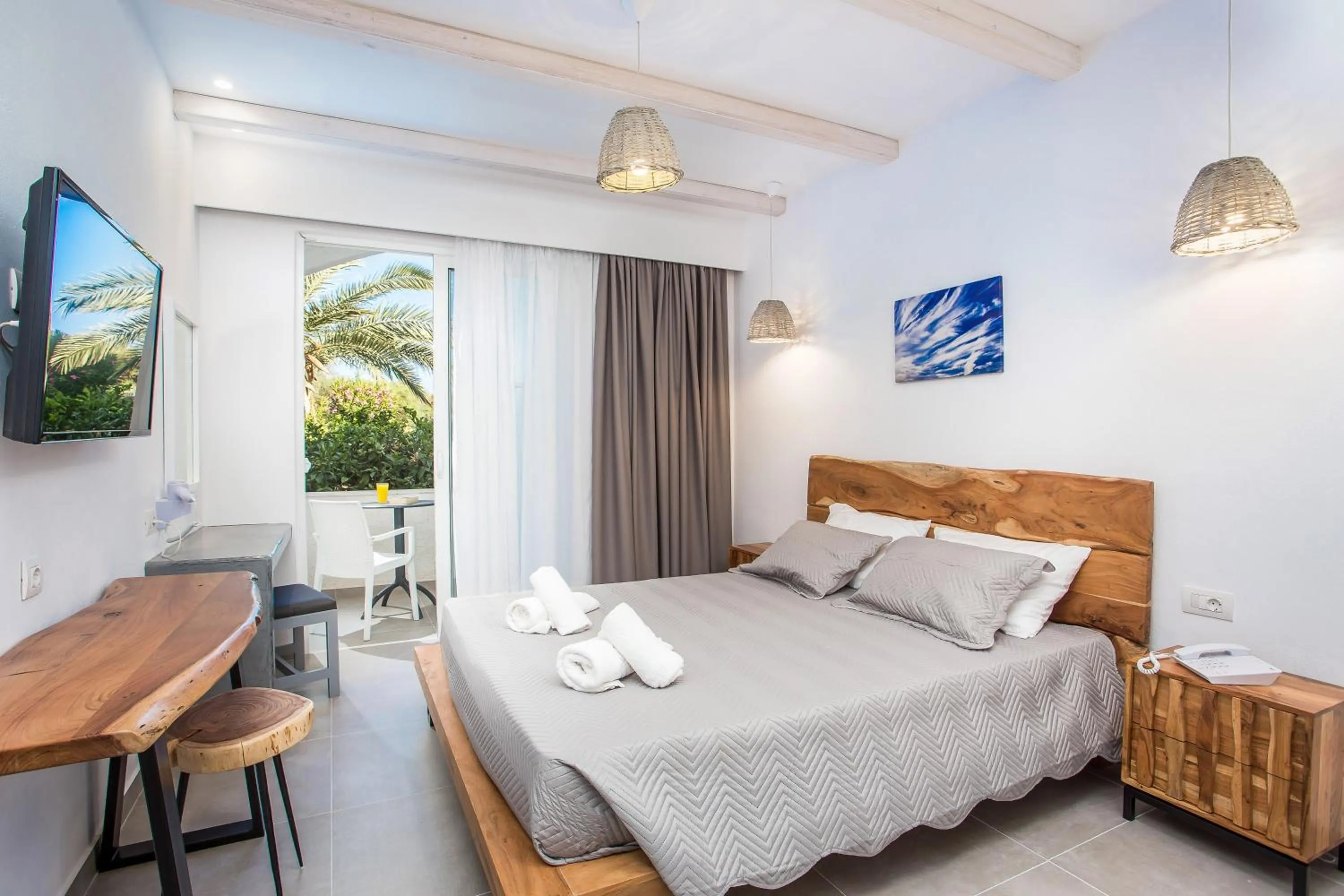 Photo of the whole room, Bed in Muses Hotel