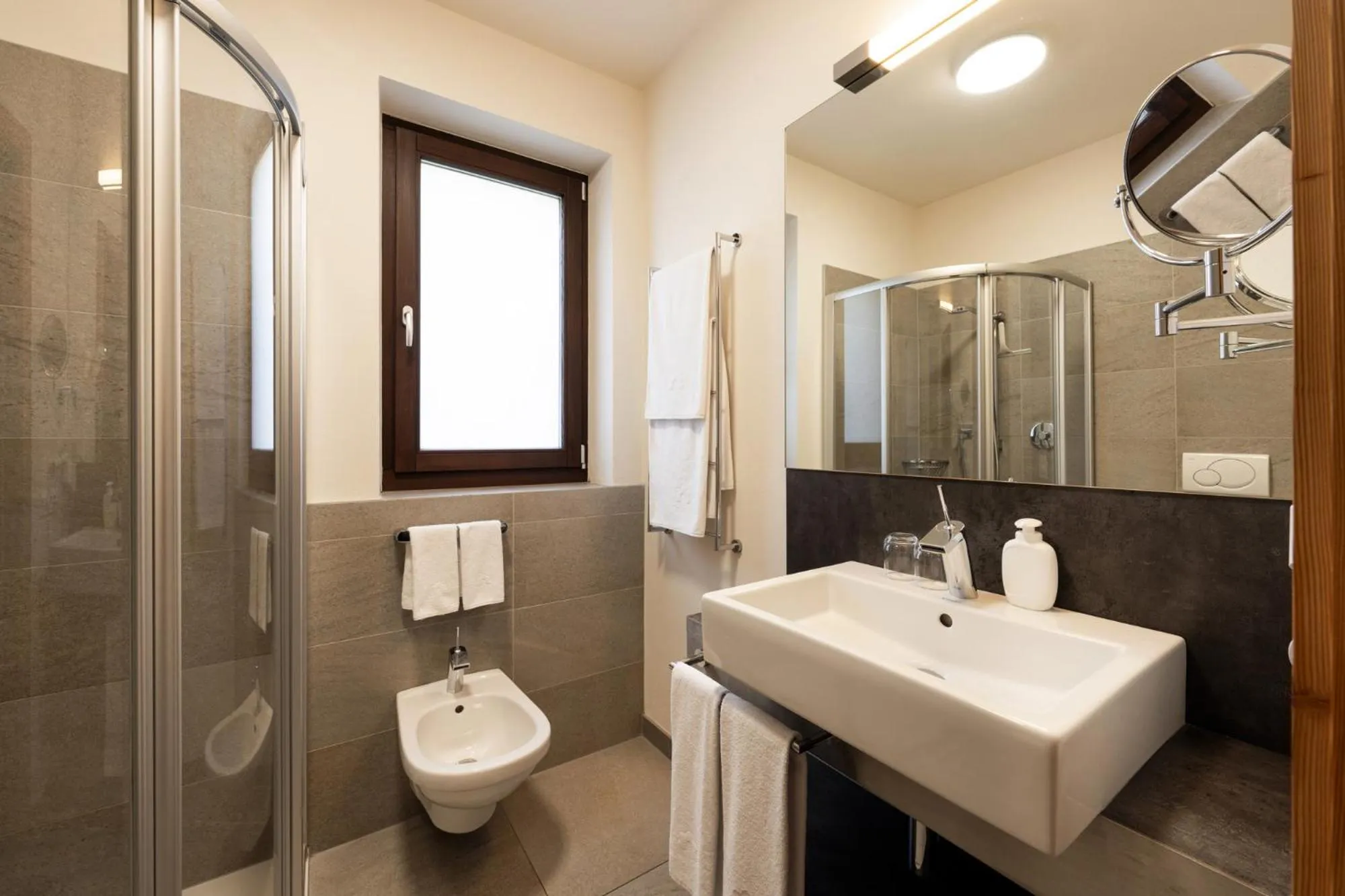 Shower in Alagundis Apartment Residence